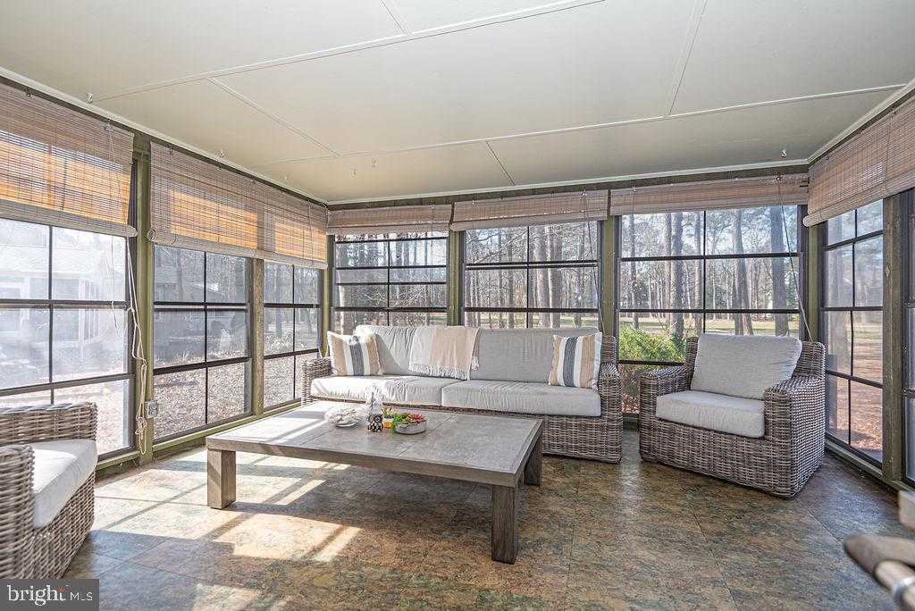 566 Ocean Pkwy photo 9