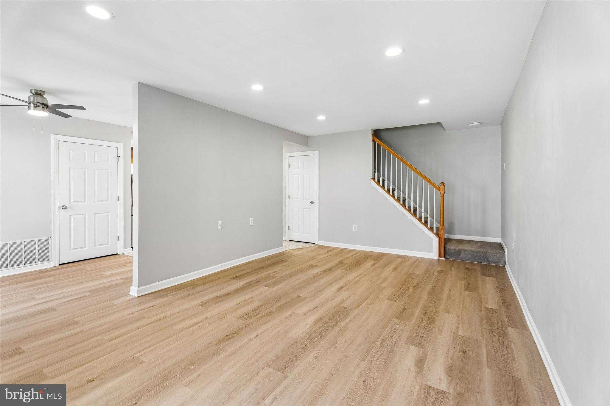 1103 Middleton Pl photo 2