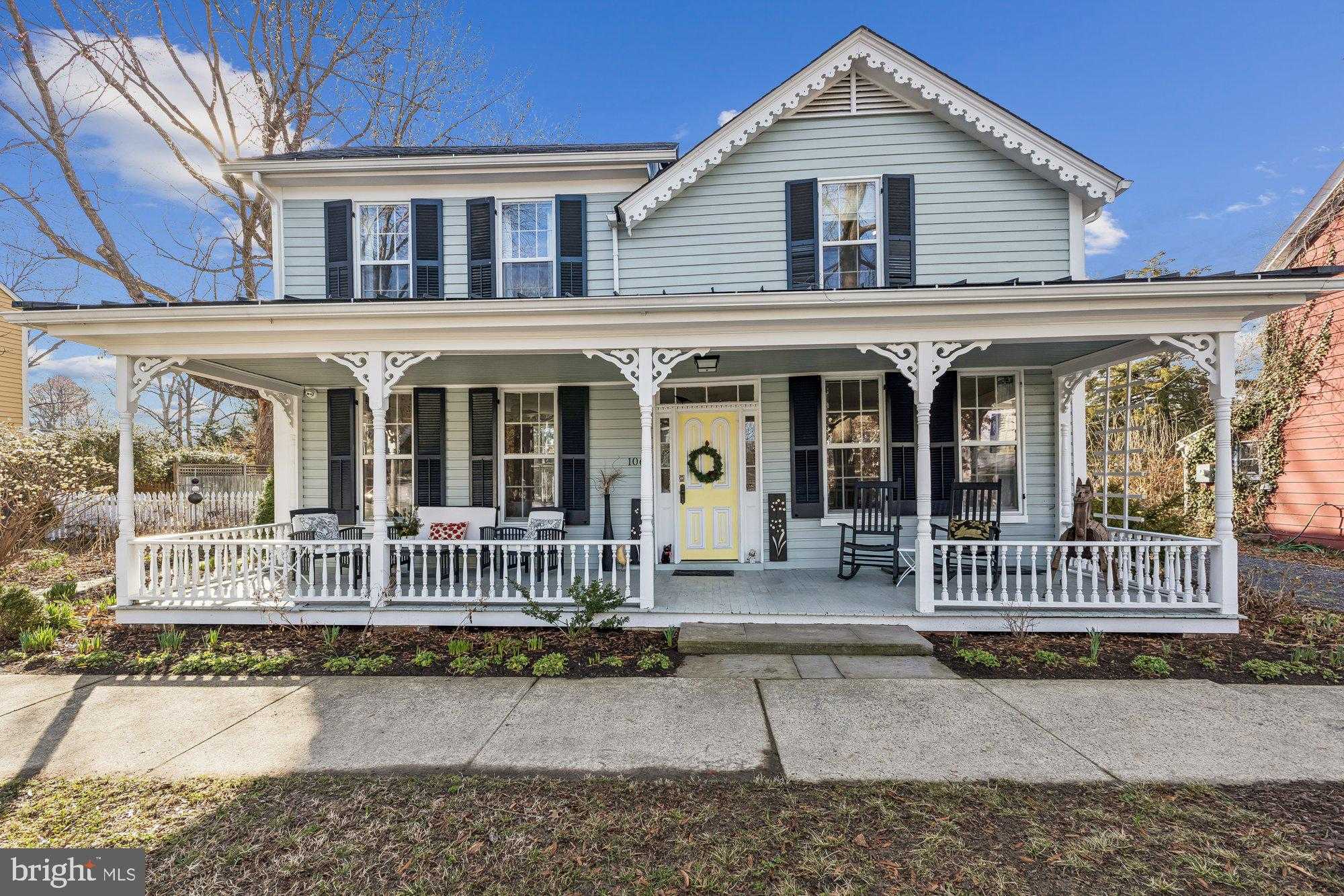 106 W Chestnut St photo 2