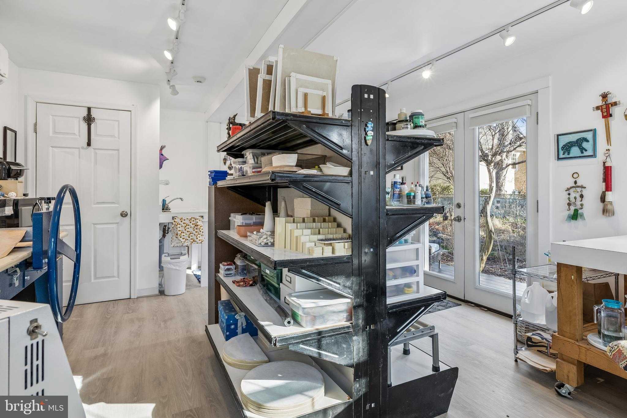 106 W Chestnut St photo 23