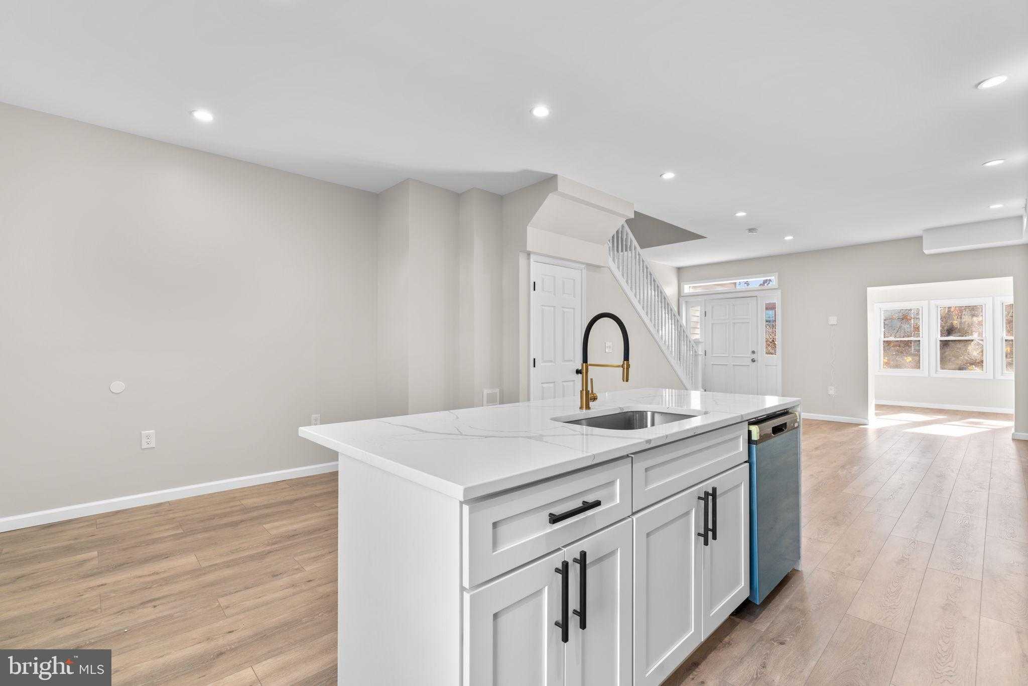 2846 Oakley Ave photo 10