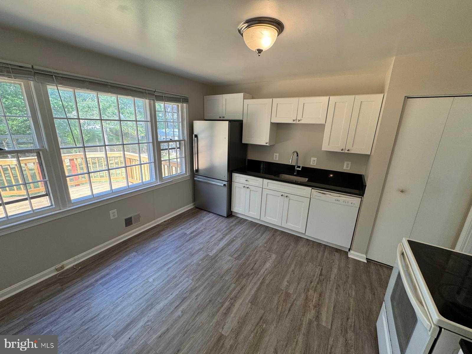 7918 Edinburgh Dr photo 17