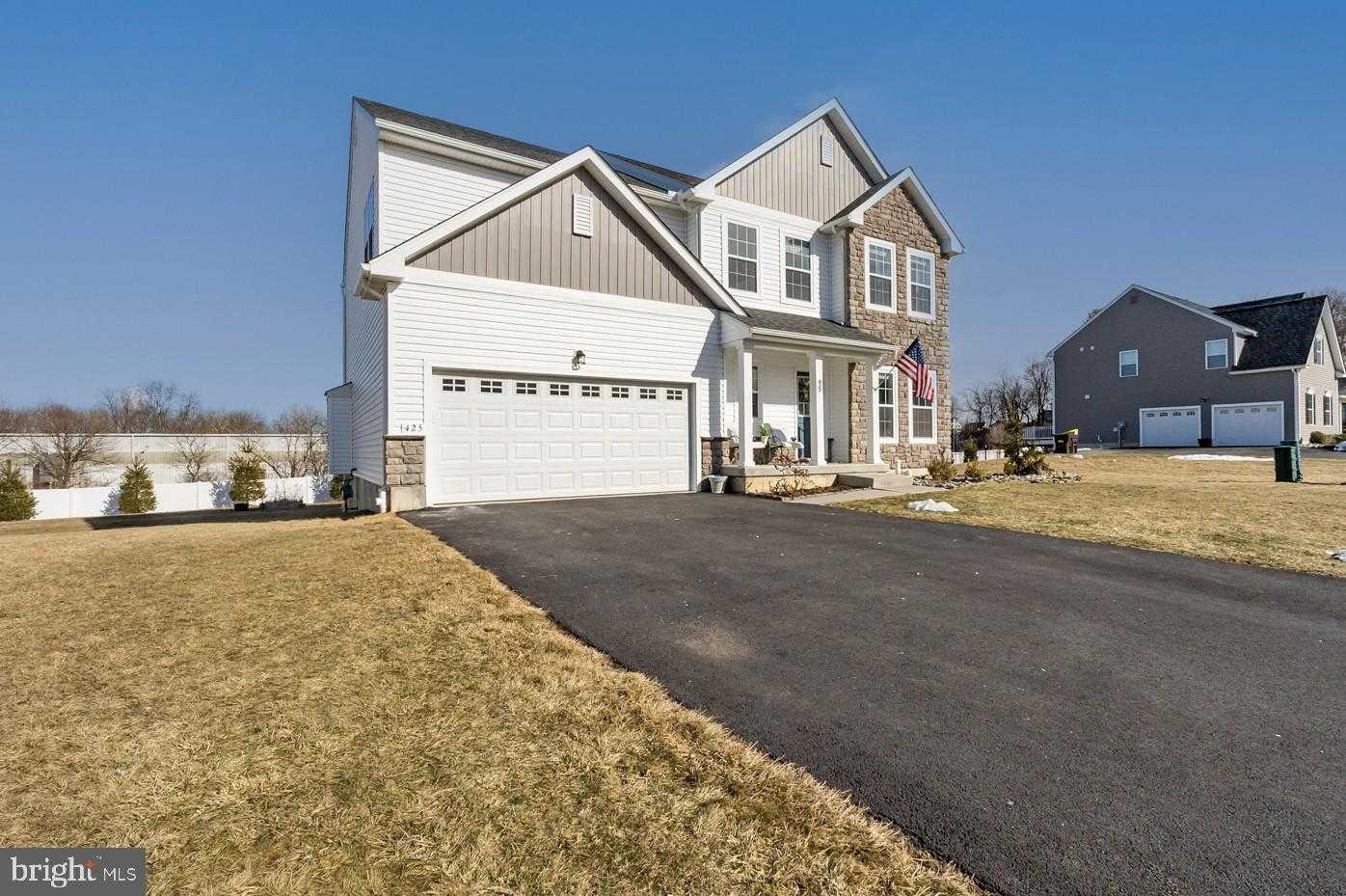 425 Chief Tatamy St photo 4