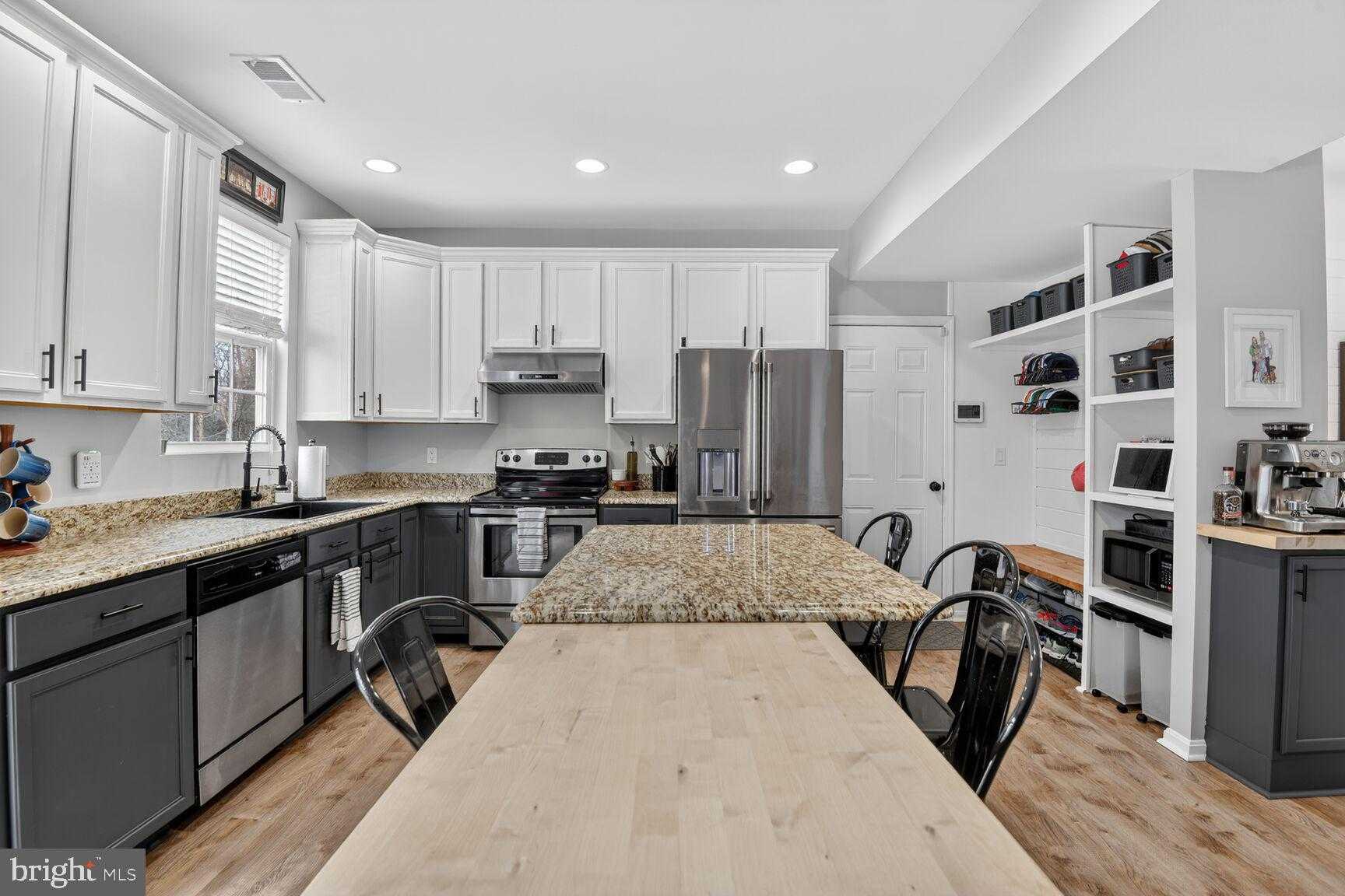 1409 James Way photo 7