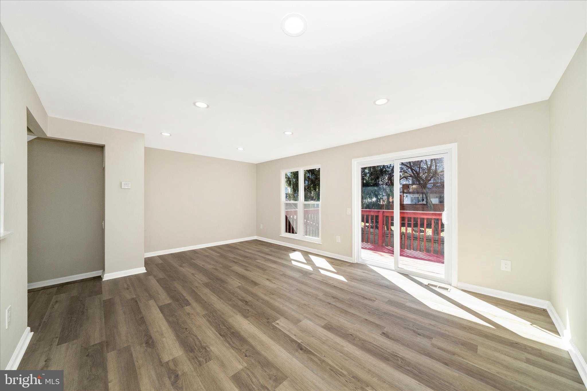 1848 Murdock CT photo 12