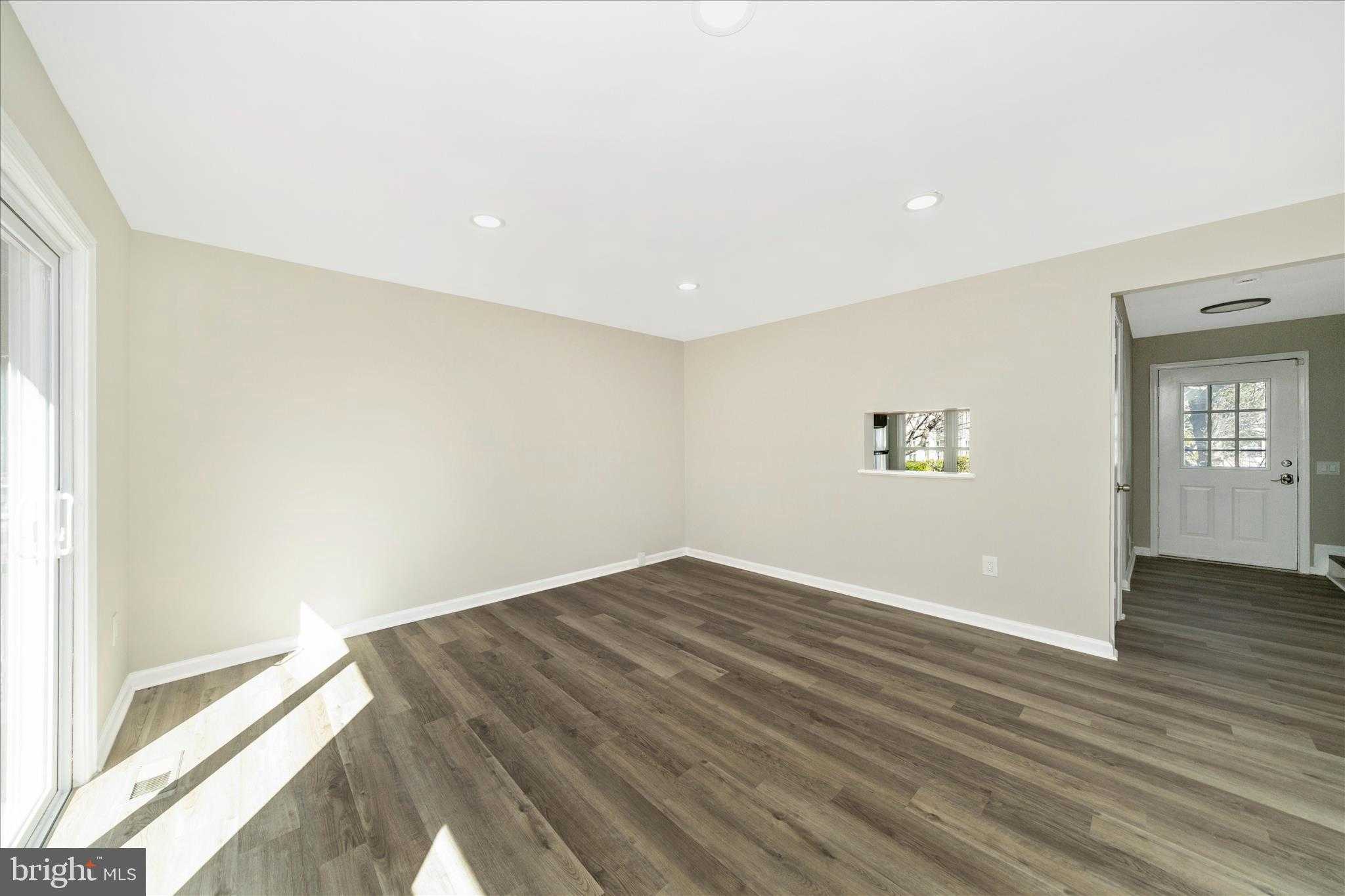 1848 Murdock CT photo 14