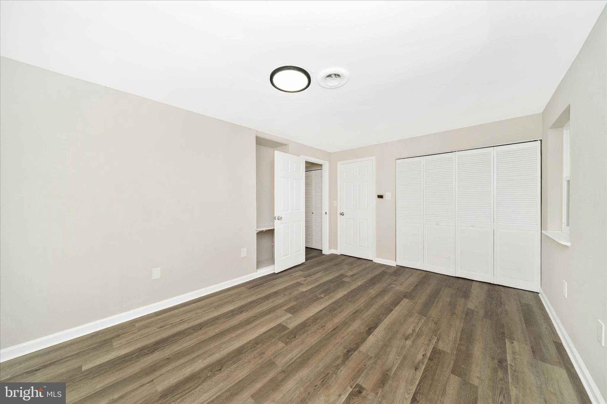 1848 Murdock CT photo 32