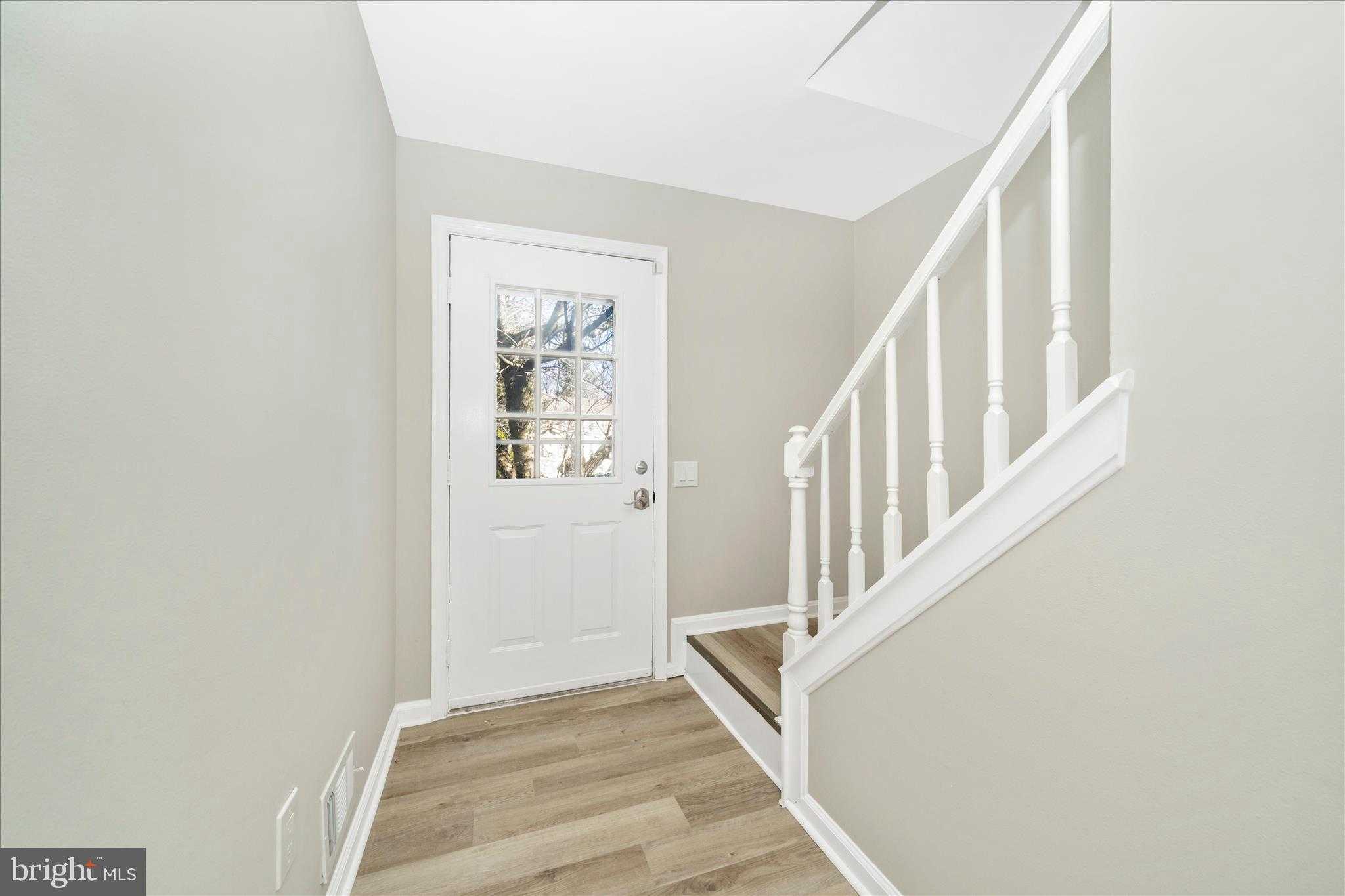 1848 Murdock CT photo 4