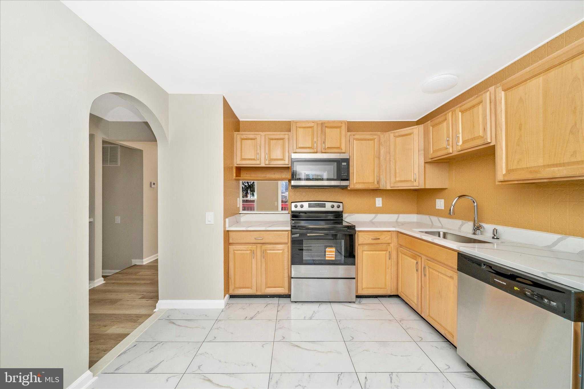 1848 Murdock CT photo 9