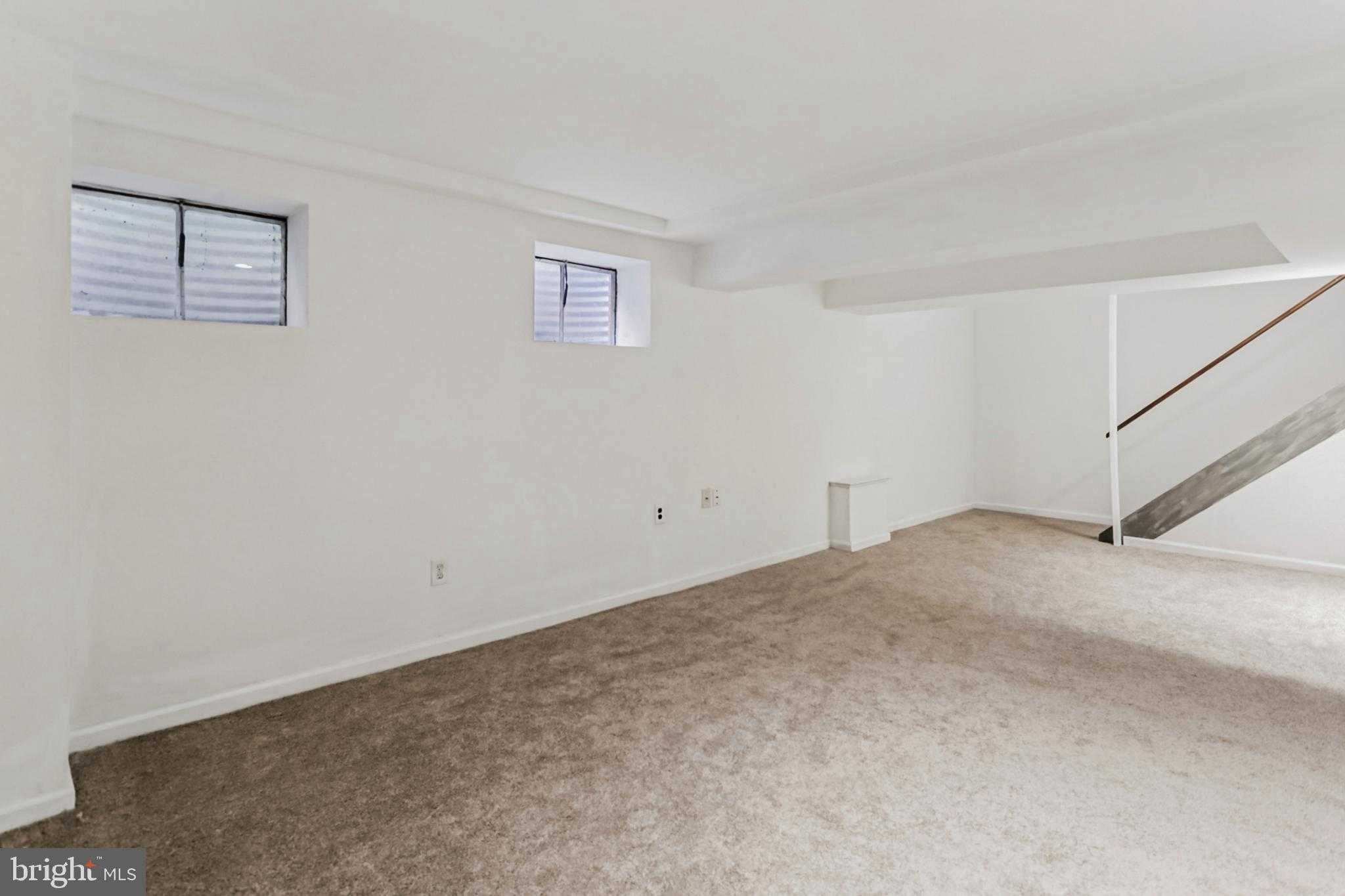 10233 Gainsborough Rd photo 42