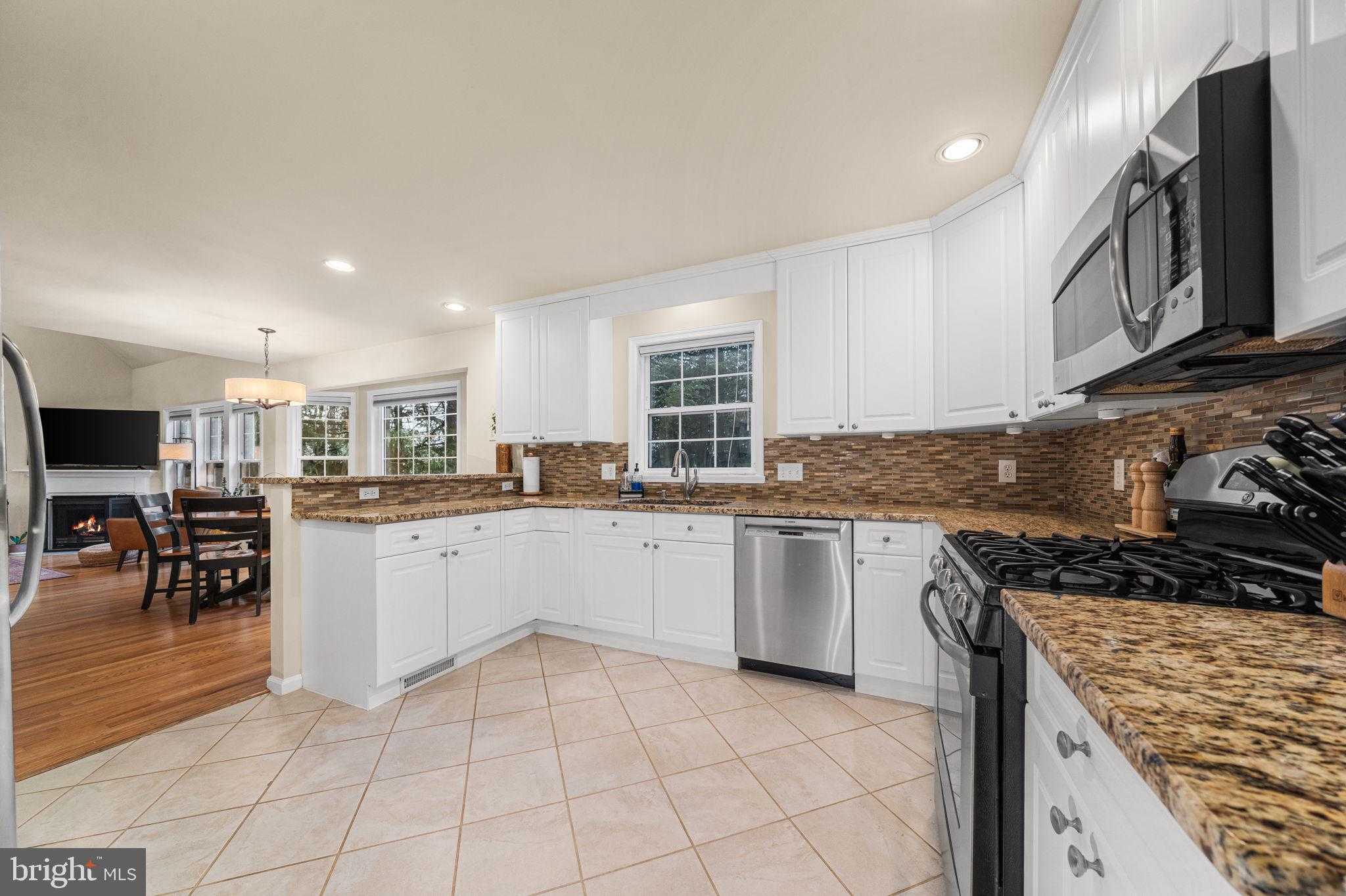 2784 Devonshire Garden CT photo 3