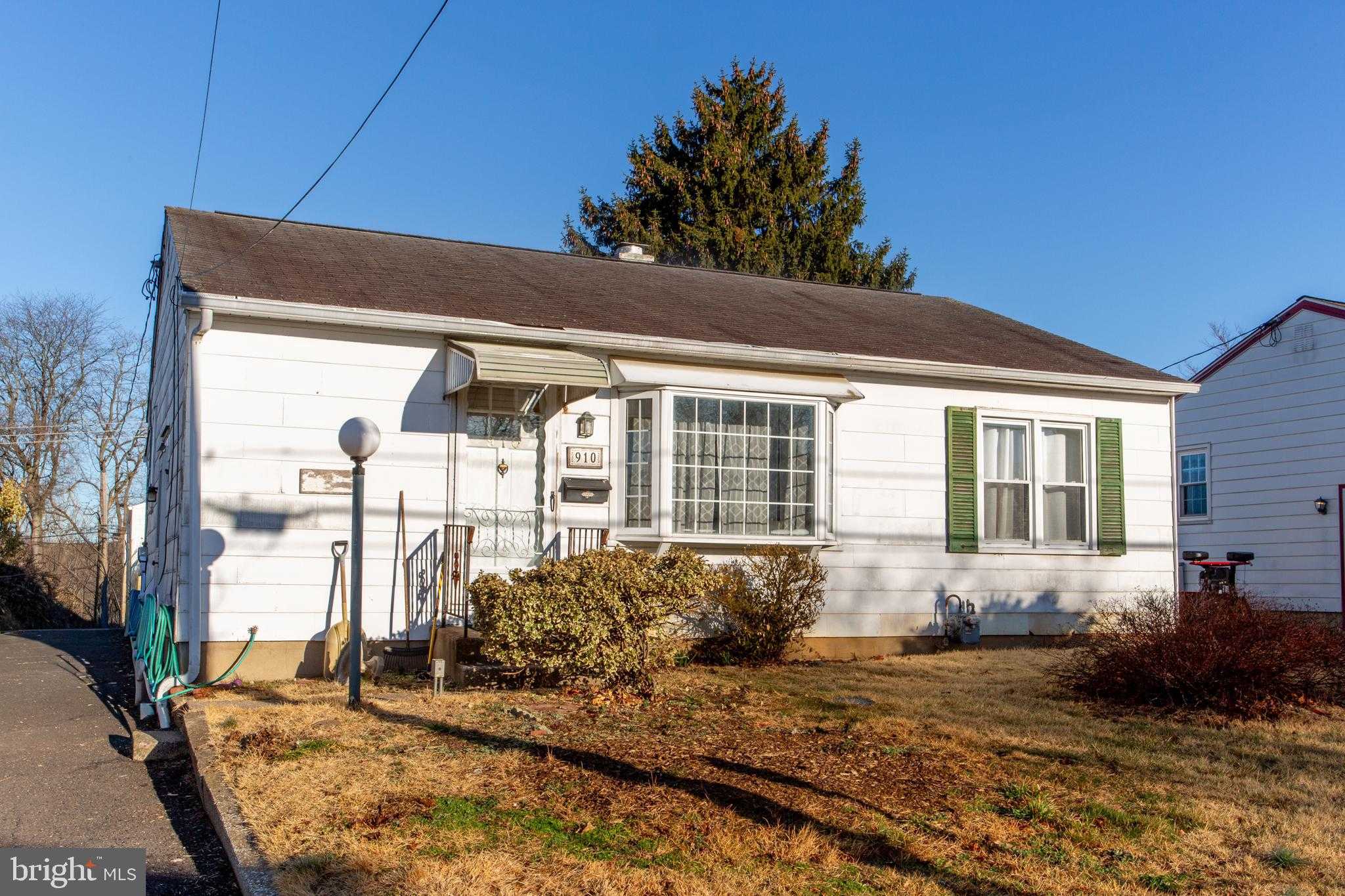 910 Garfield Ave photo 2