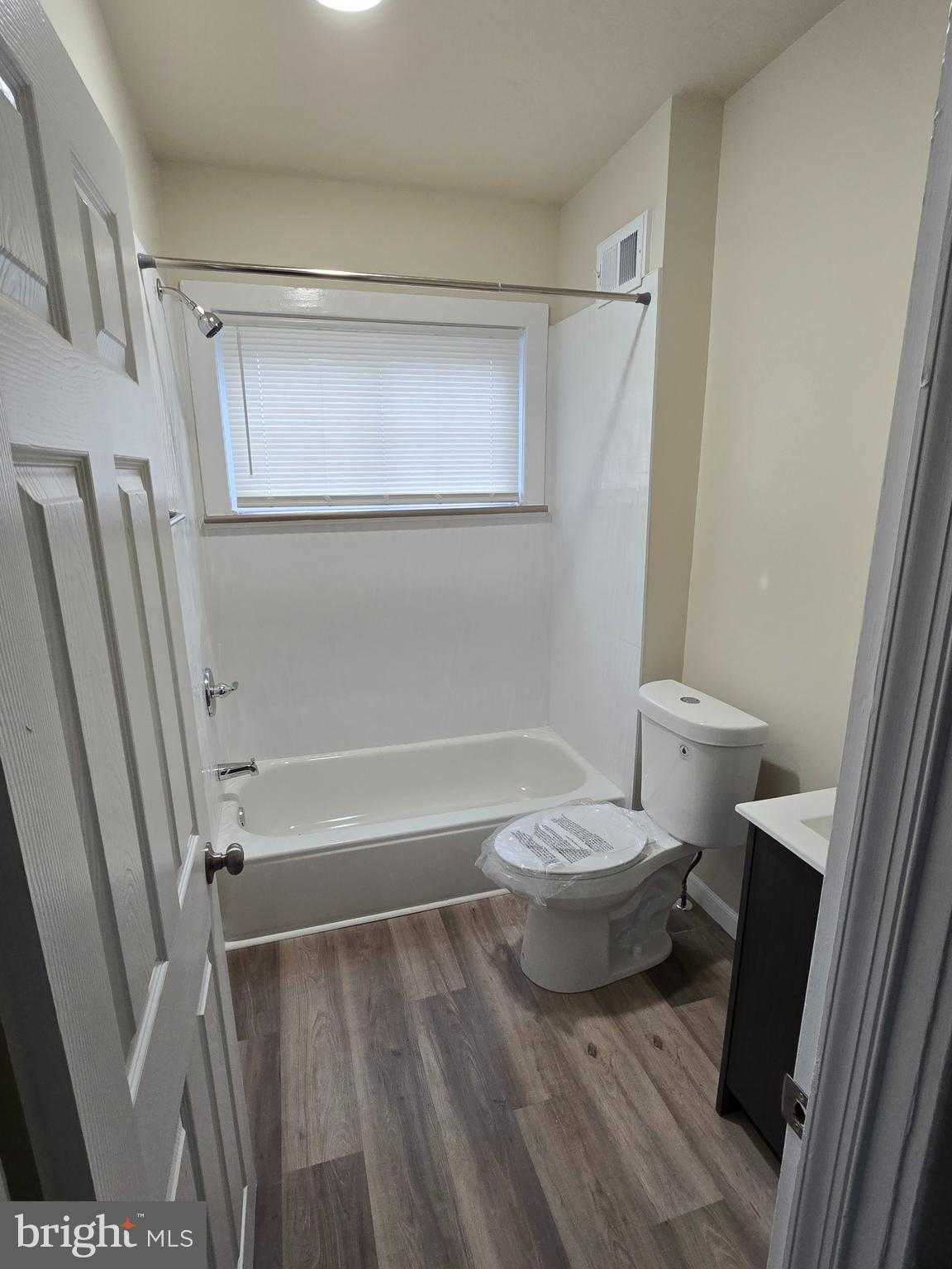 4948 Charles St photo 4