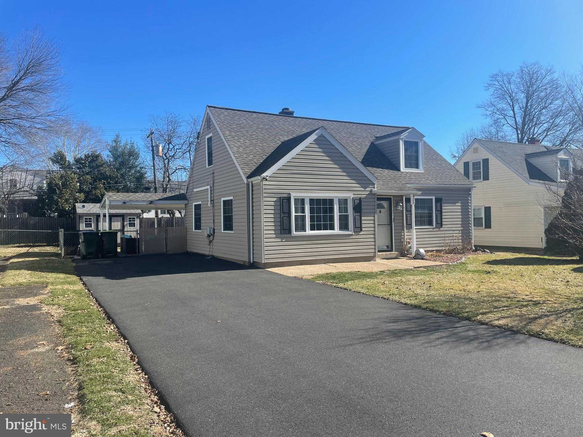 435 Newton Rd photo 4