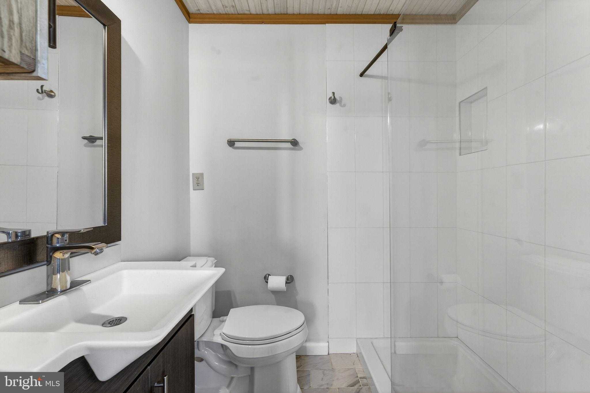 1317 Caroline St photo 24