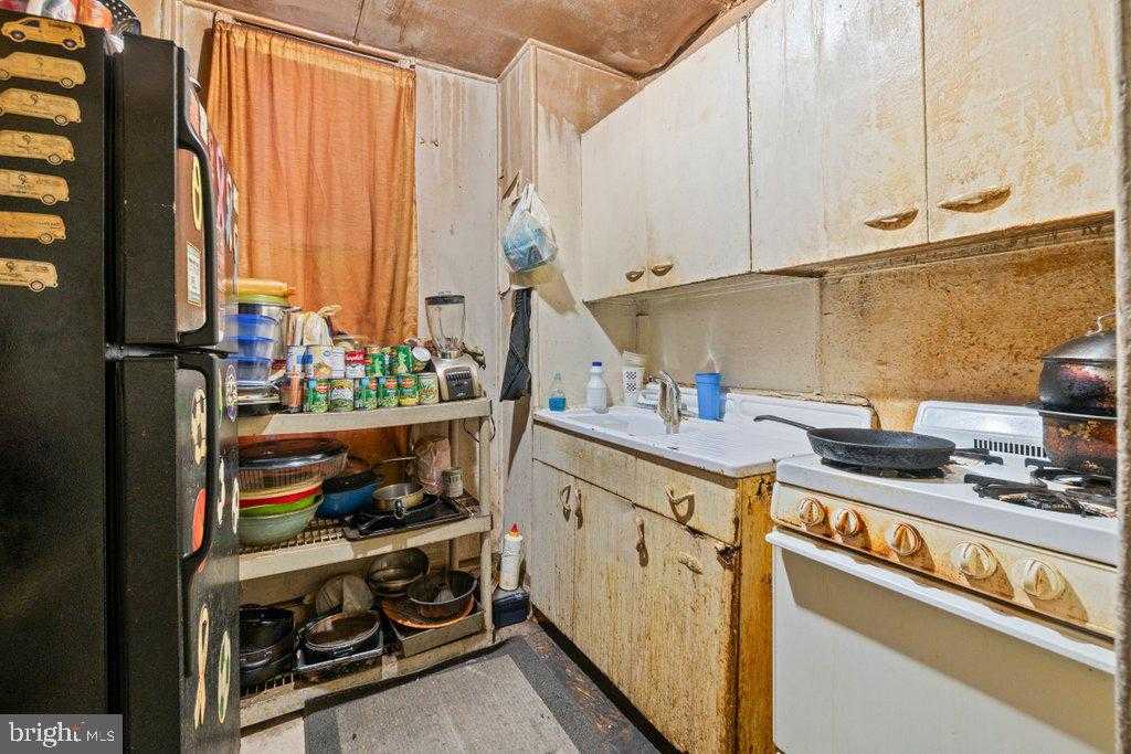 112 E 20th St photo 7