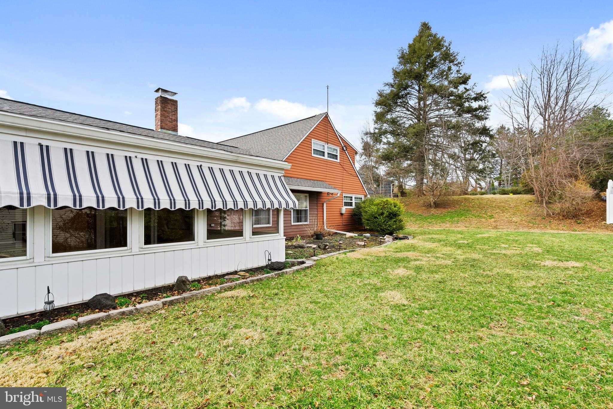 232 Forsythia Dr S photo 3