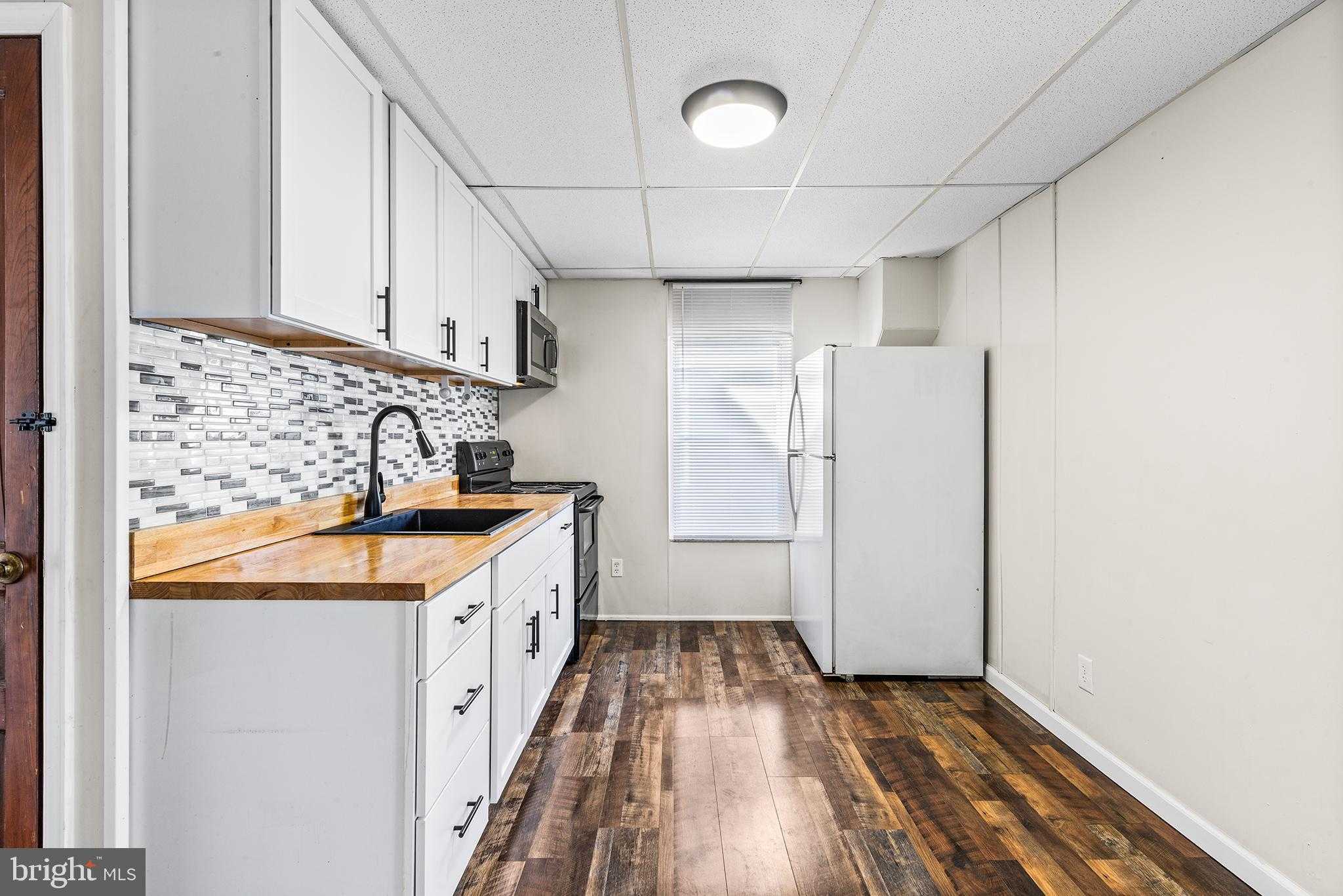 1001 W High St photo 7