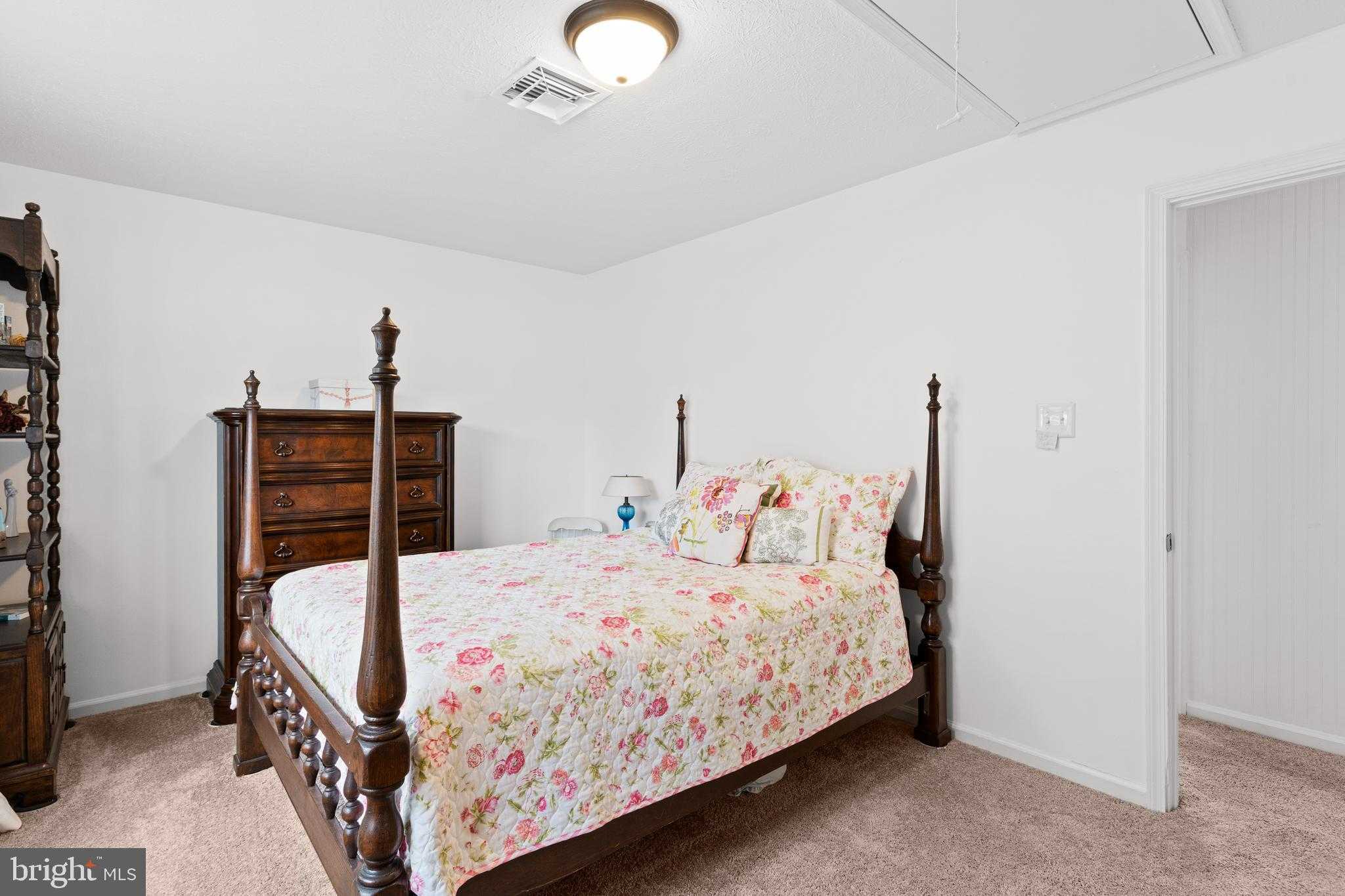 103 Fenwick CT photo 18