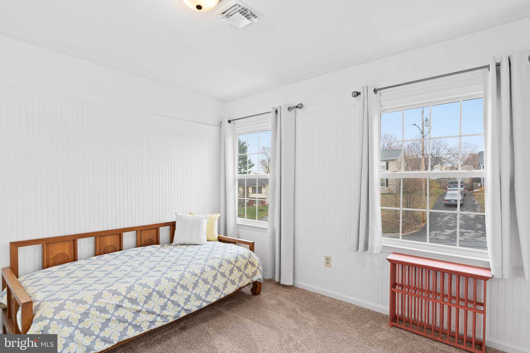 103 Fenwick CT photo 19