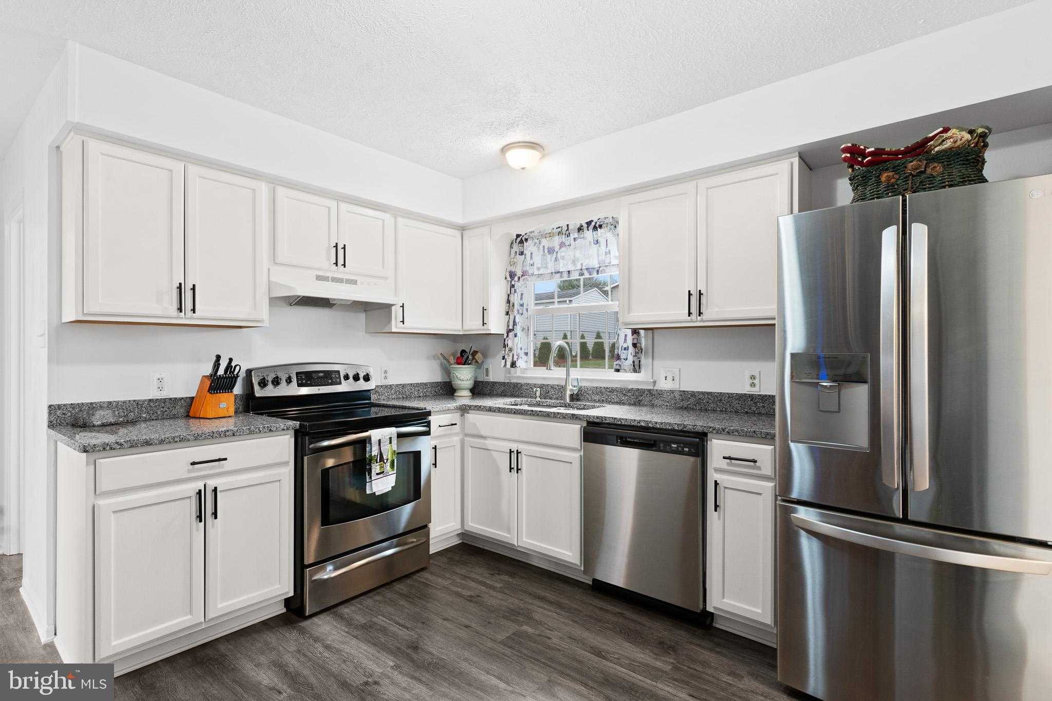 103 Fenwick CT photo 2