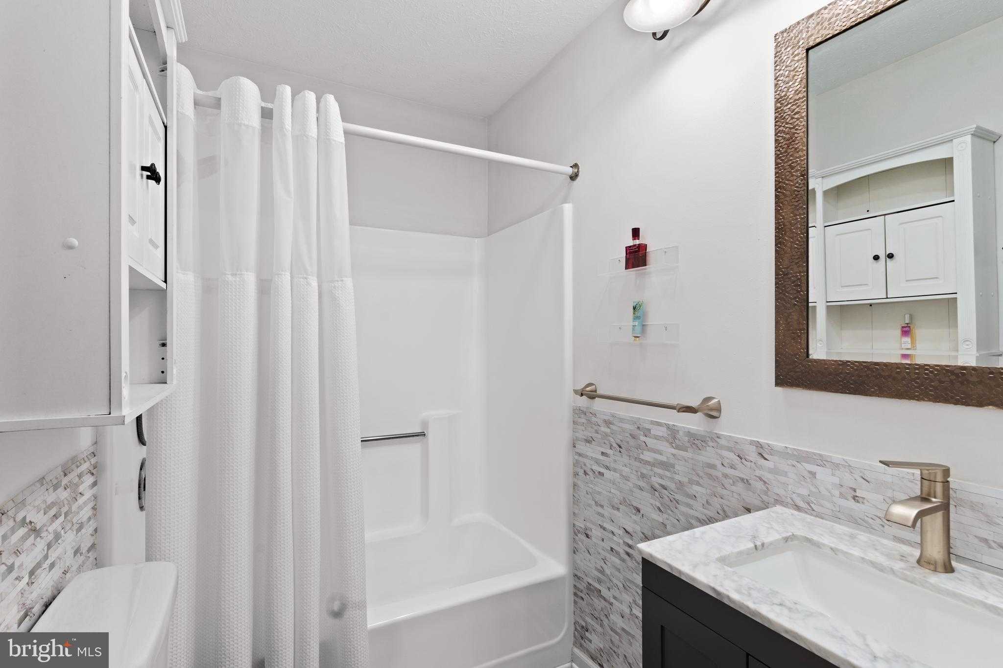 103 Fenwick CT photo 23