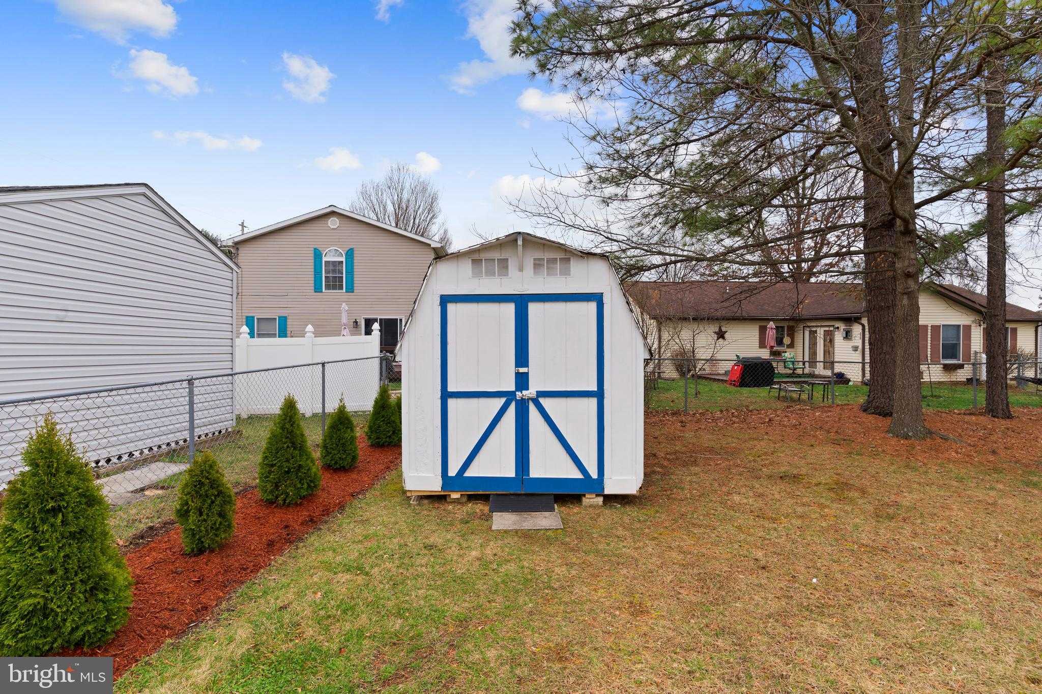 103 Fenwick CT photo 27