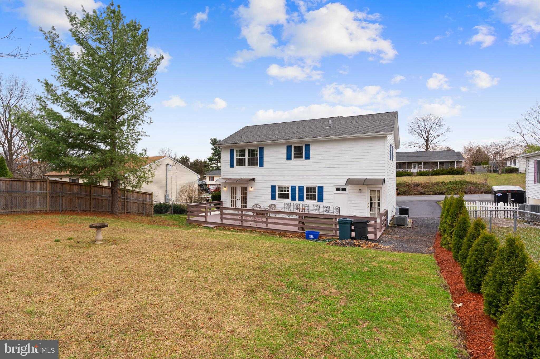 103 Fenwick CT photo 28