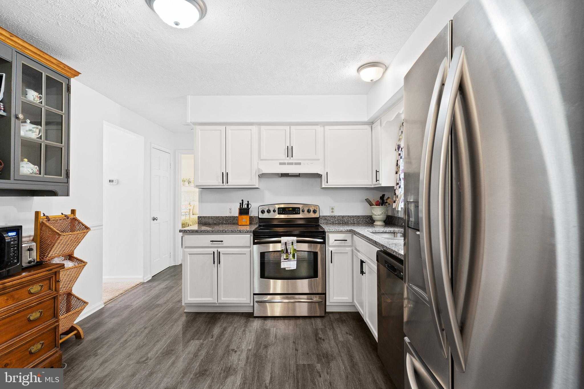 103 Fenwick CT photo 3