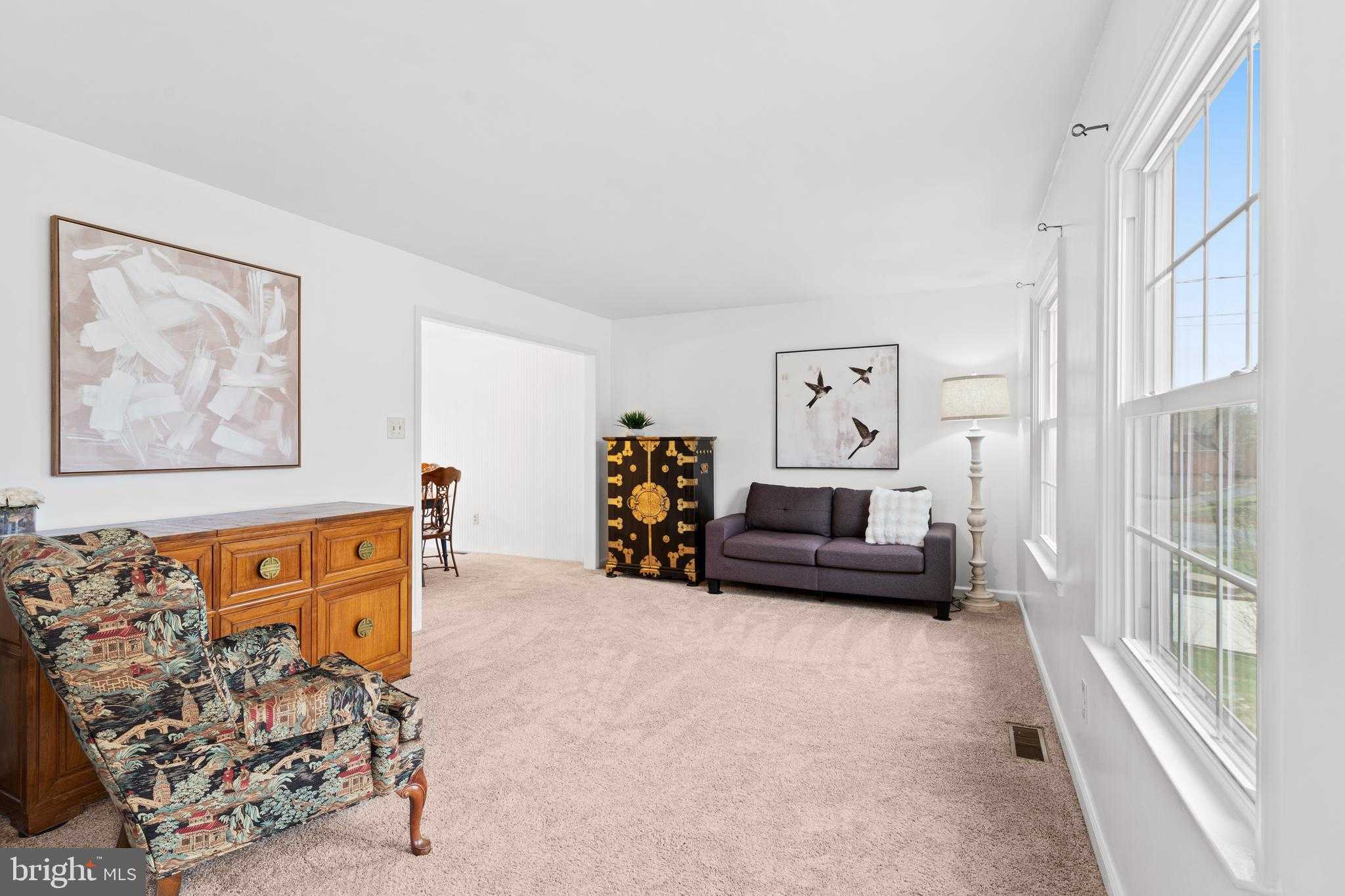 103 Fenwick CT photo 8