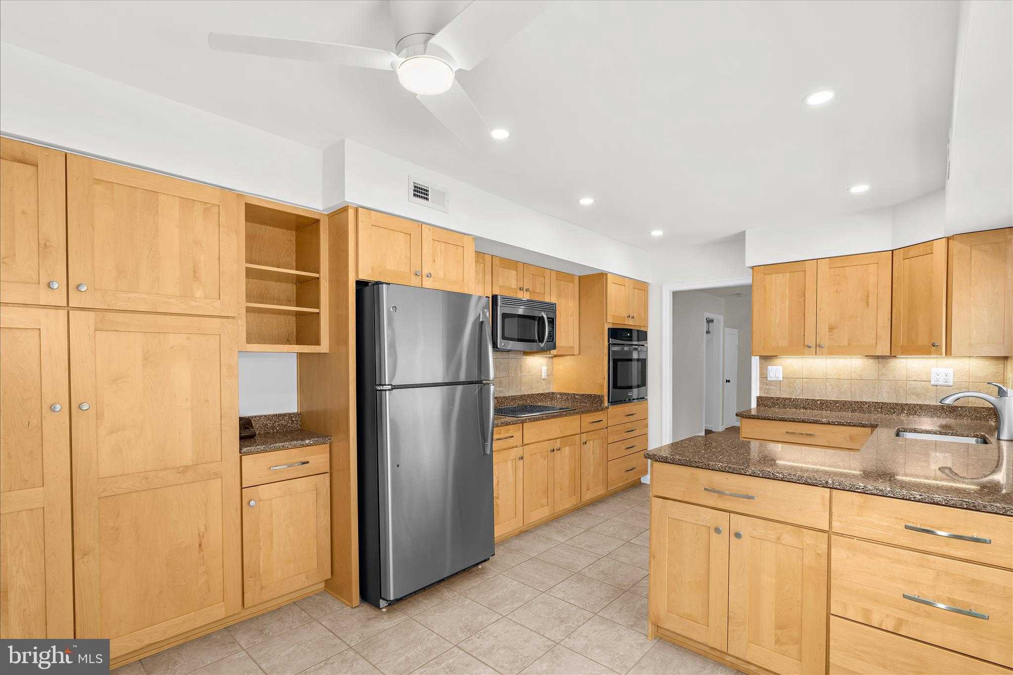 15808 Plainview Ln photo 2