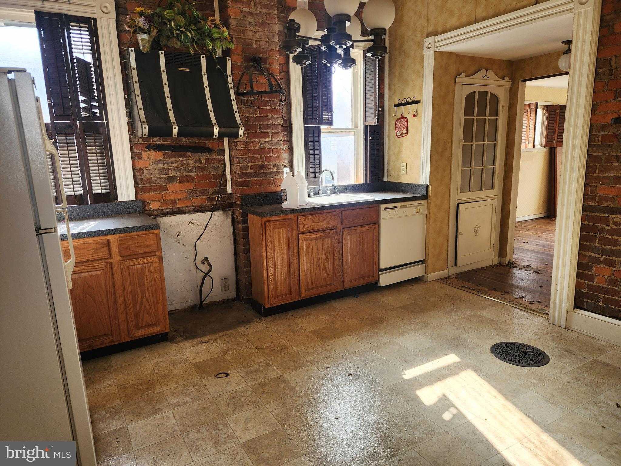 116 Decatur St photo 7