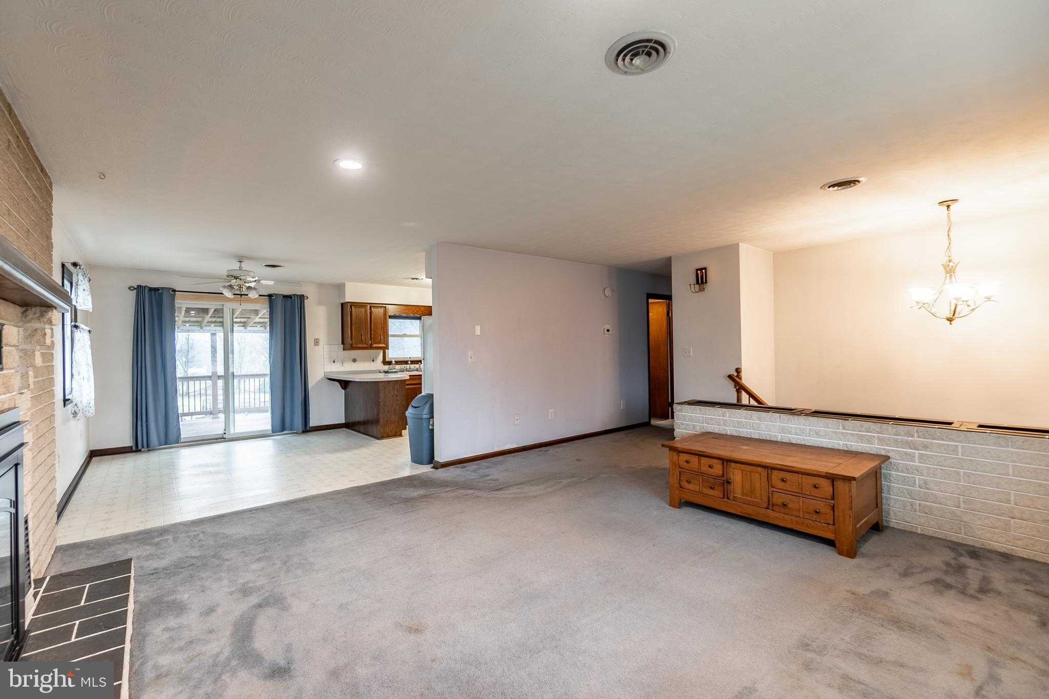 545 Hanover St photo 9