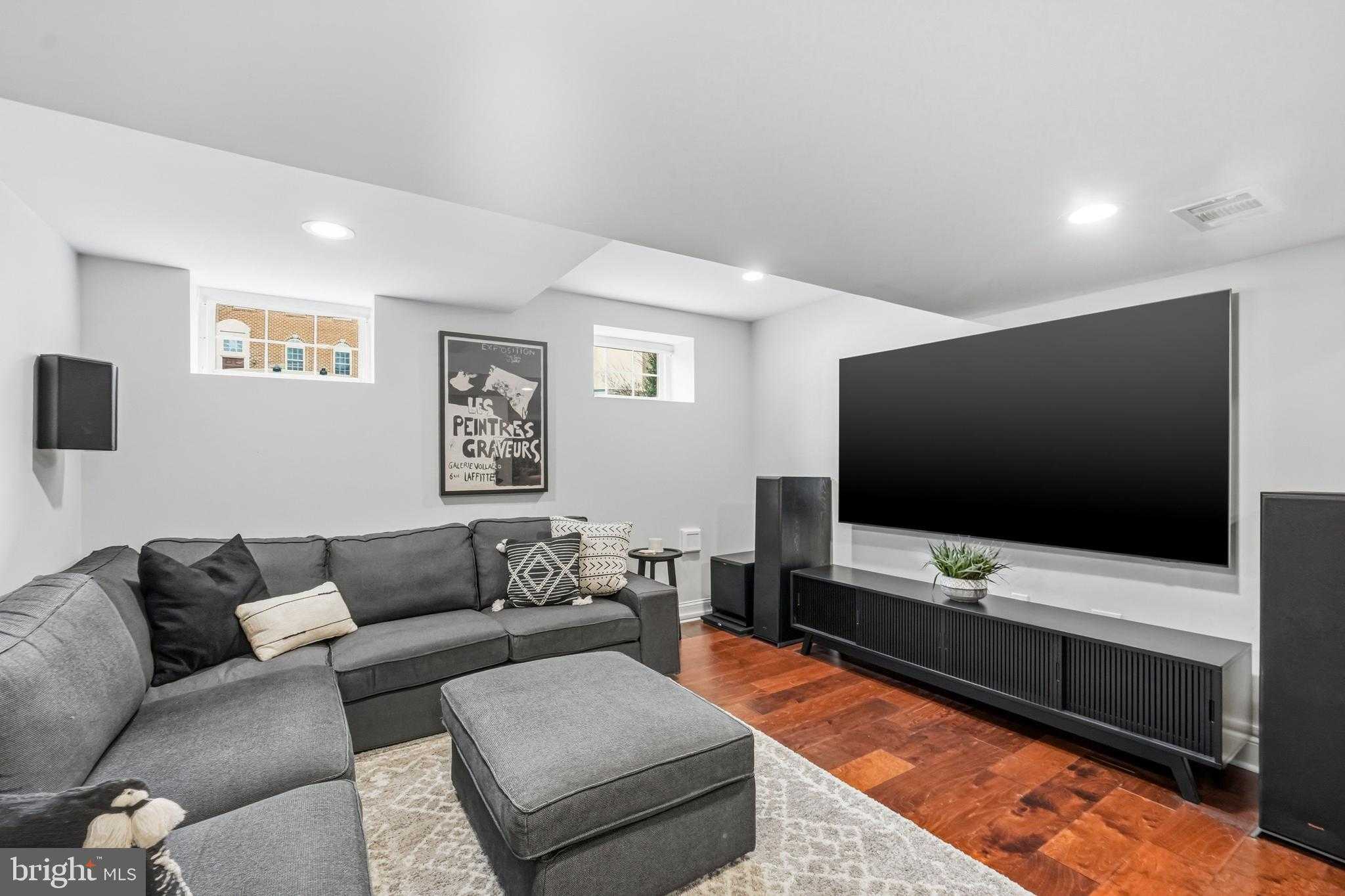 3114 E Brighton St photo 25