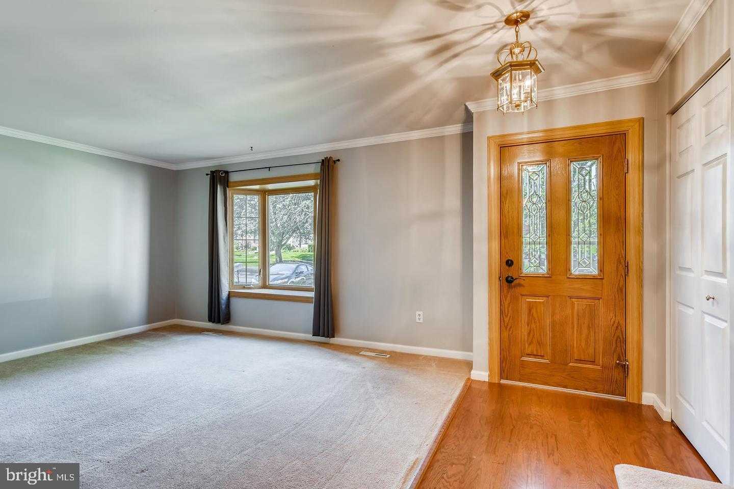 139 Bourbon CT photo 3