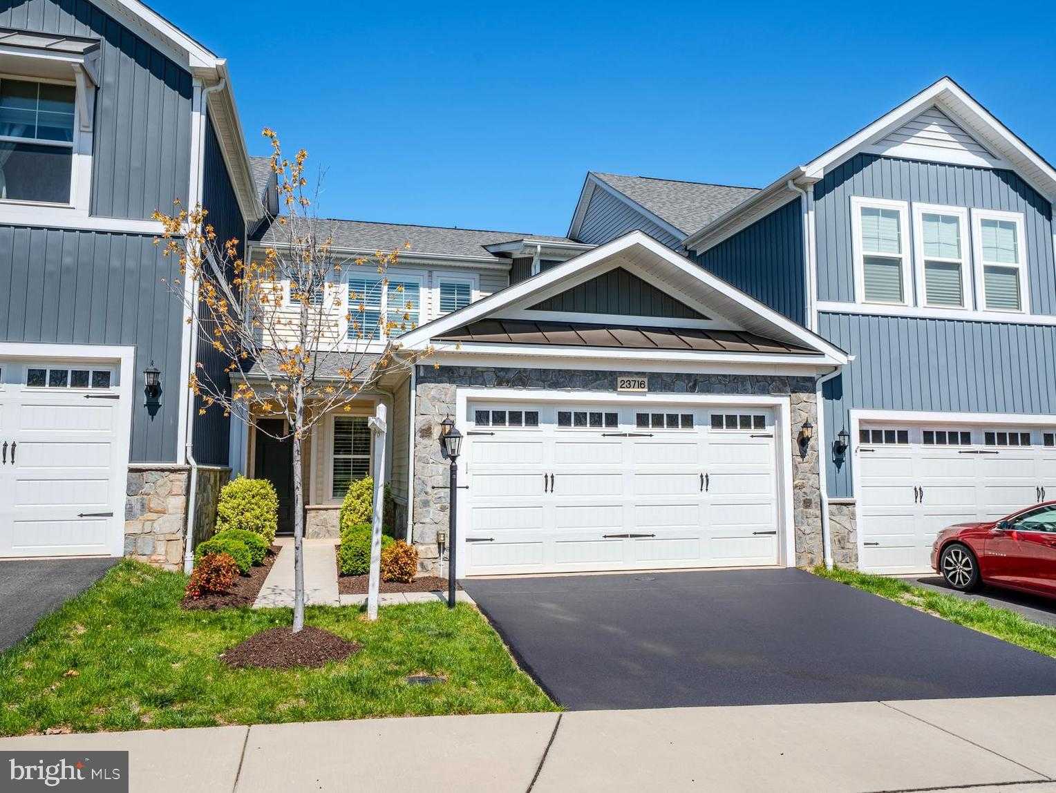 23716 September Sun Sq photo 2