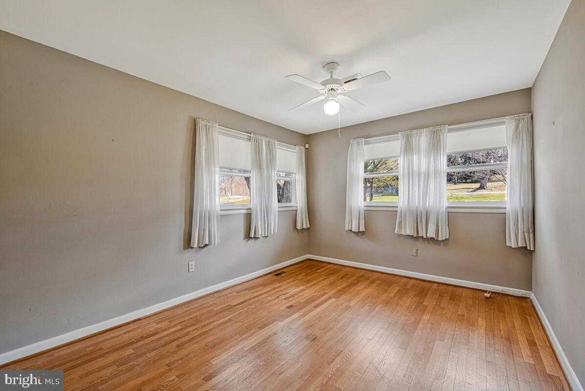 13524 Sherwood Forest Dr photo 25