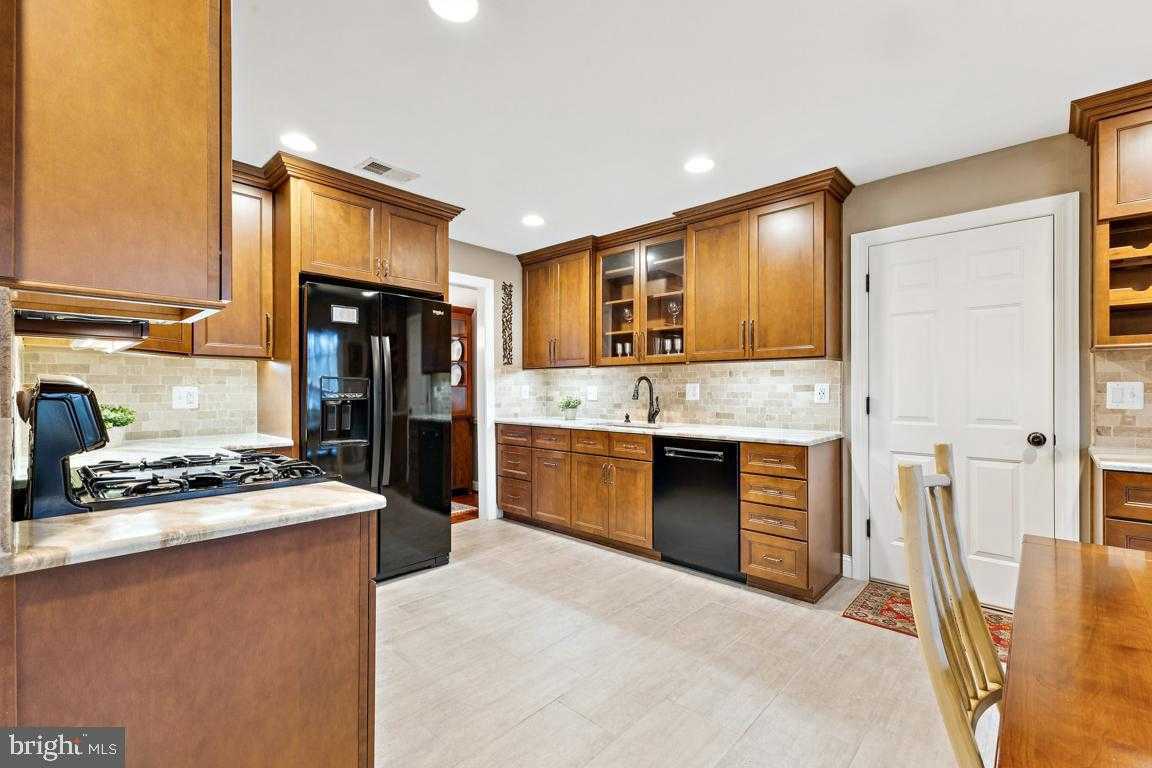 2698 Linda Marie Dr photo 5