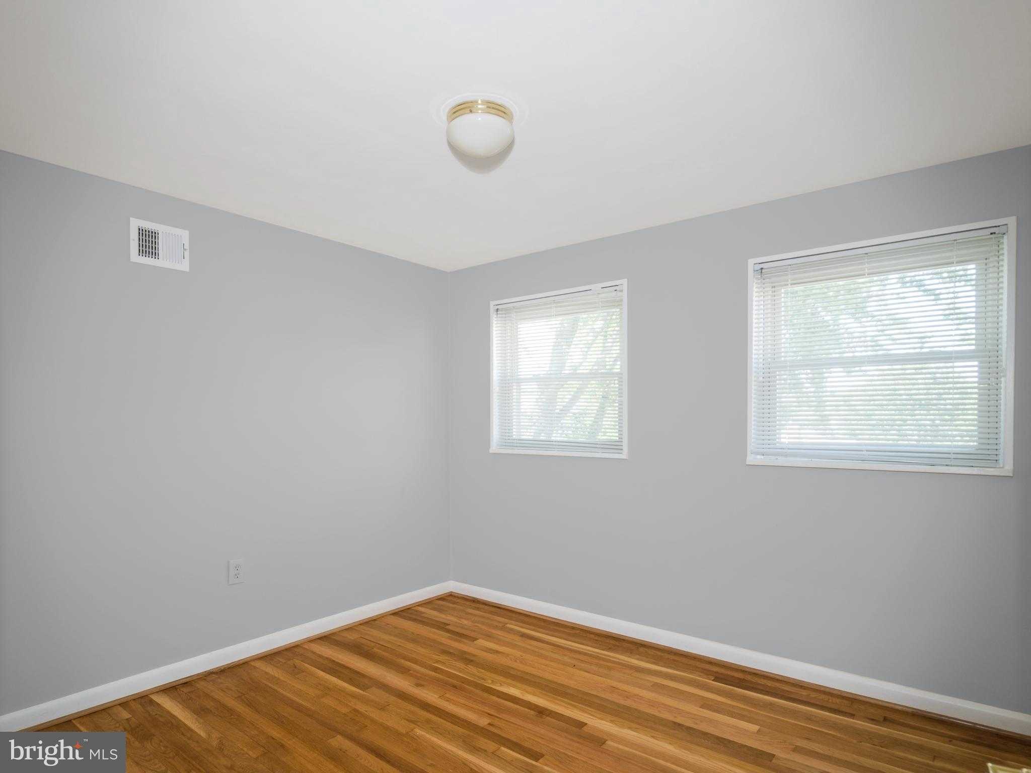 1512 Vivian CT photo 18