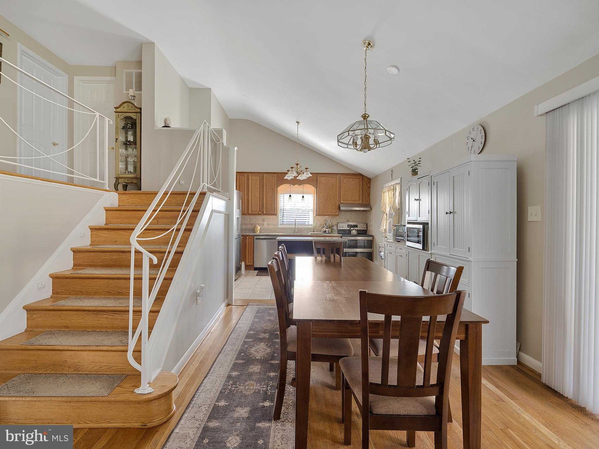 1512 Vivian CT photo 9