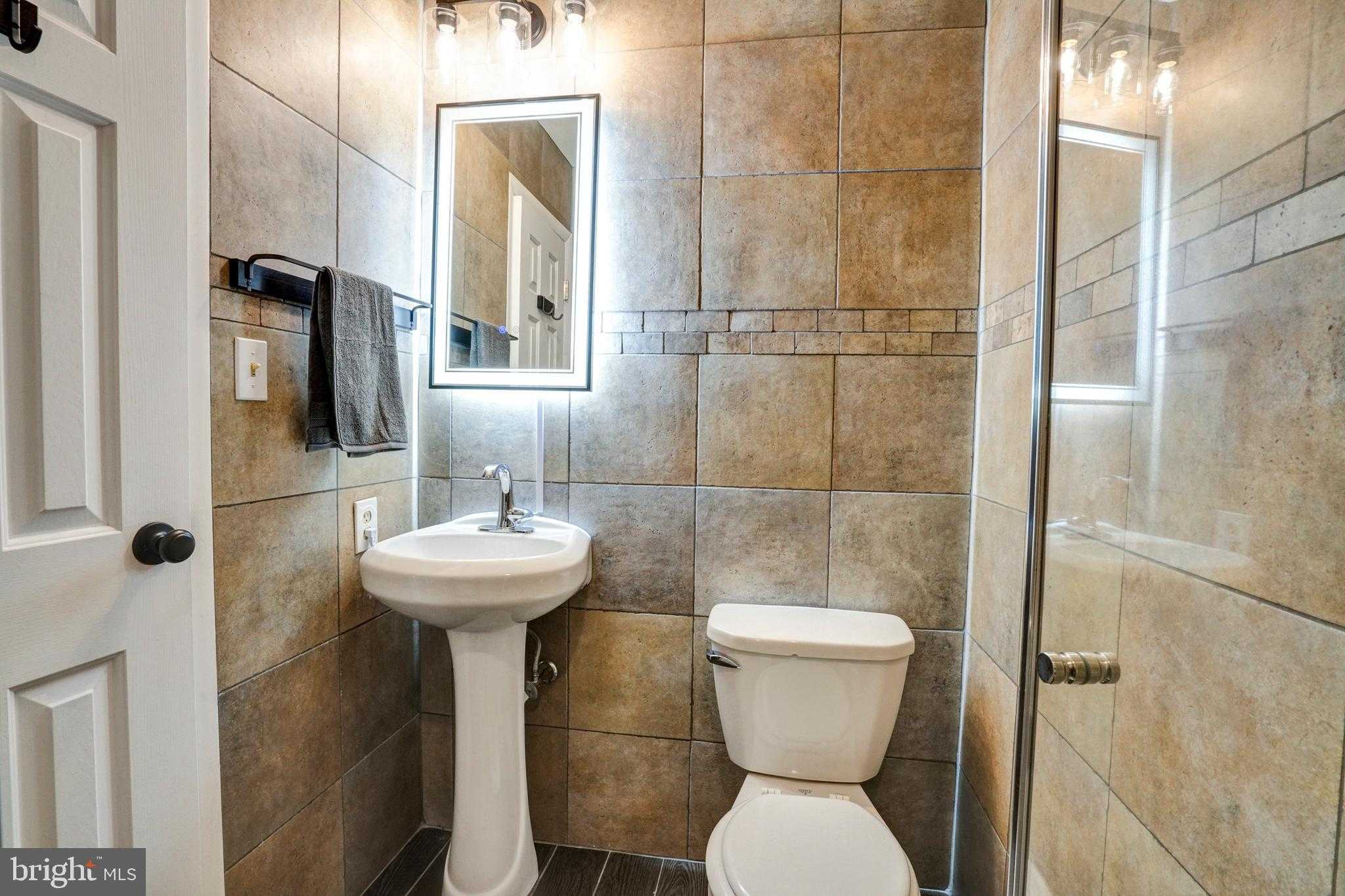 560 Lancaster CT photo 25