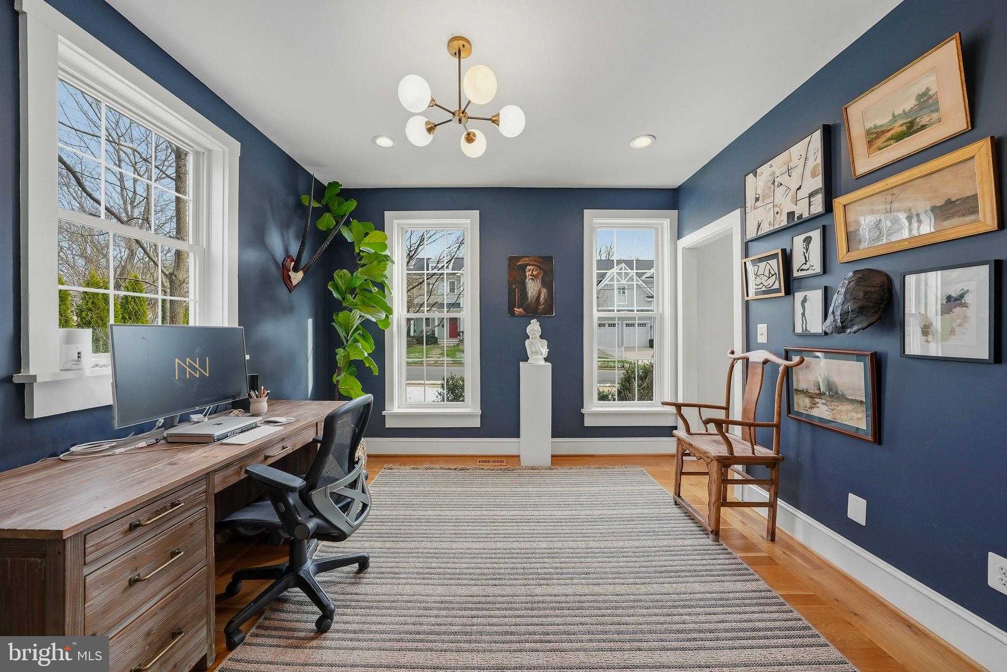 370 Holmes Dr NW photo 3