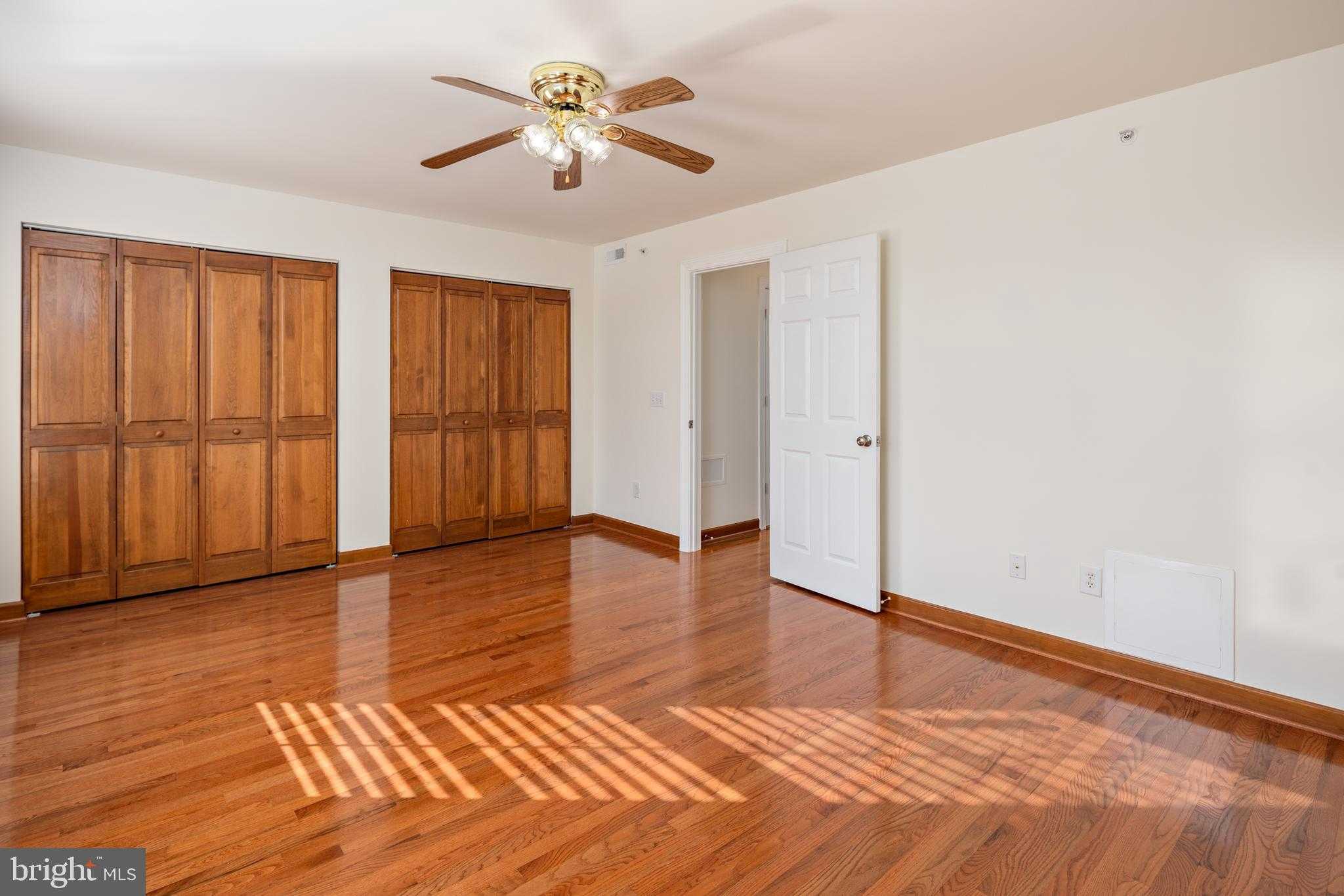 2349 Cambridge Walk photo 39