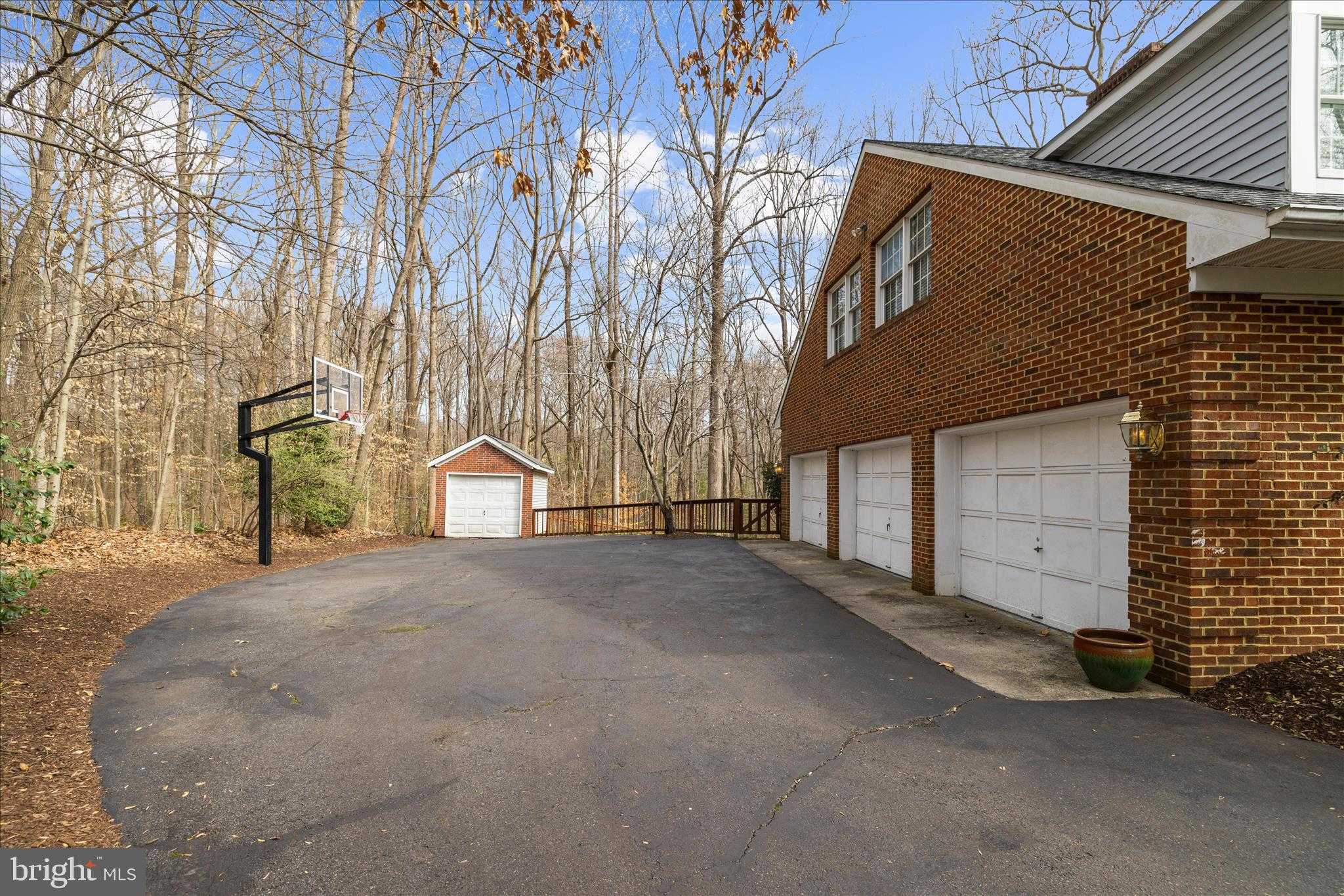 962 Coachway photo 85