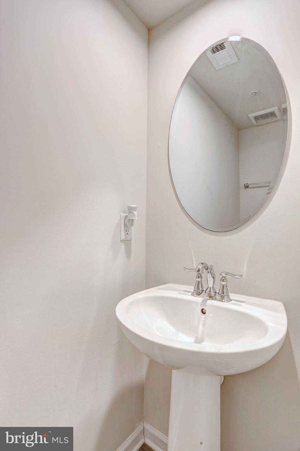 1811 Wind Gate Rd photo 35