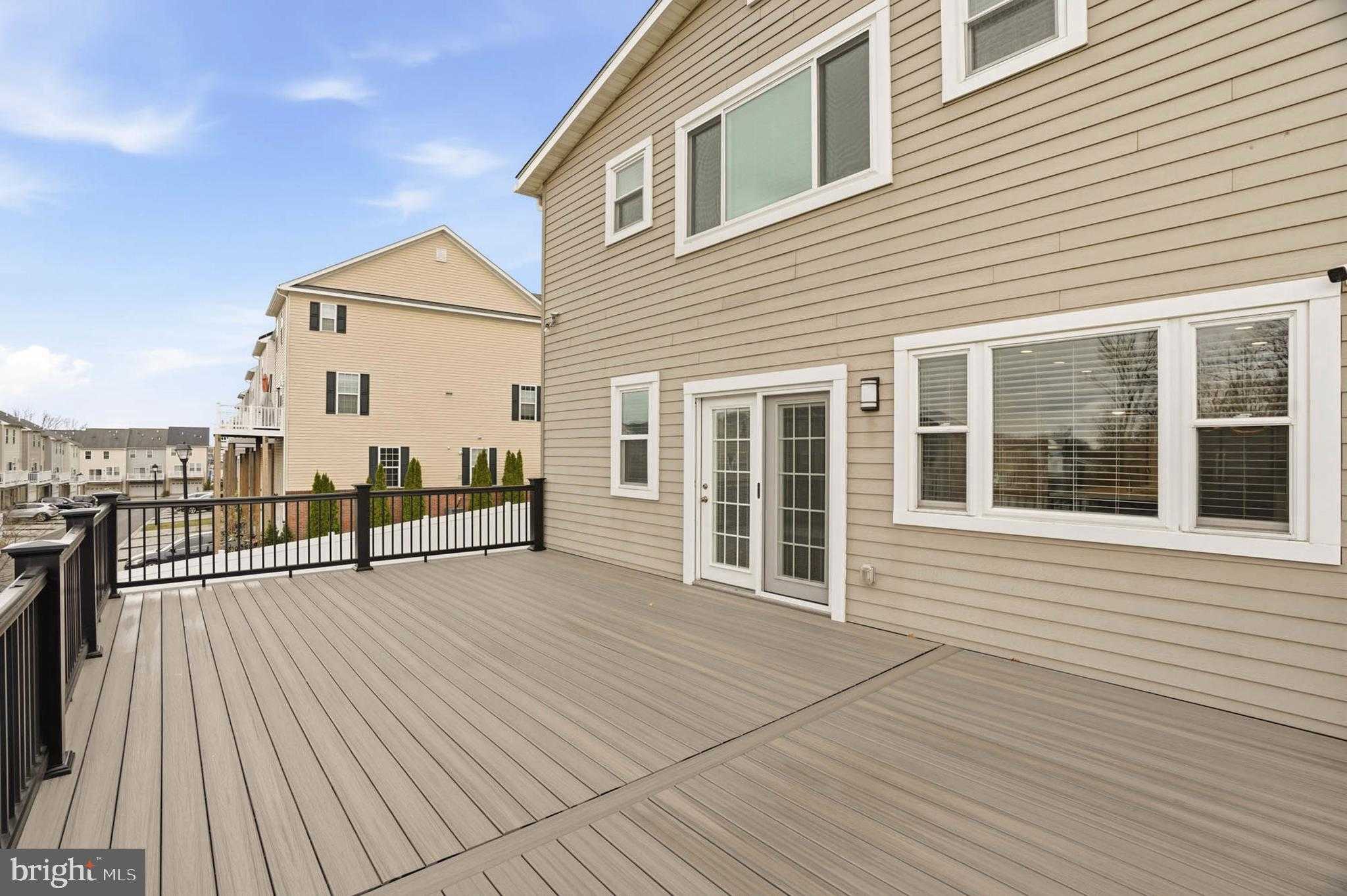 6108 Shady Spring Ave photo 9