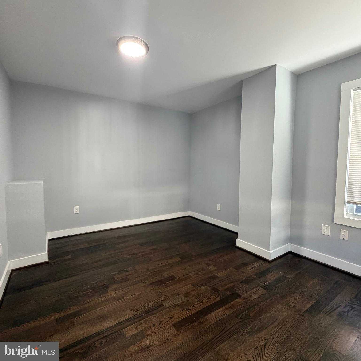 115 E Monmouth St photo 11