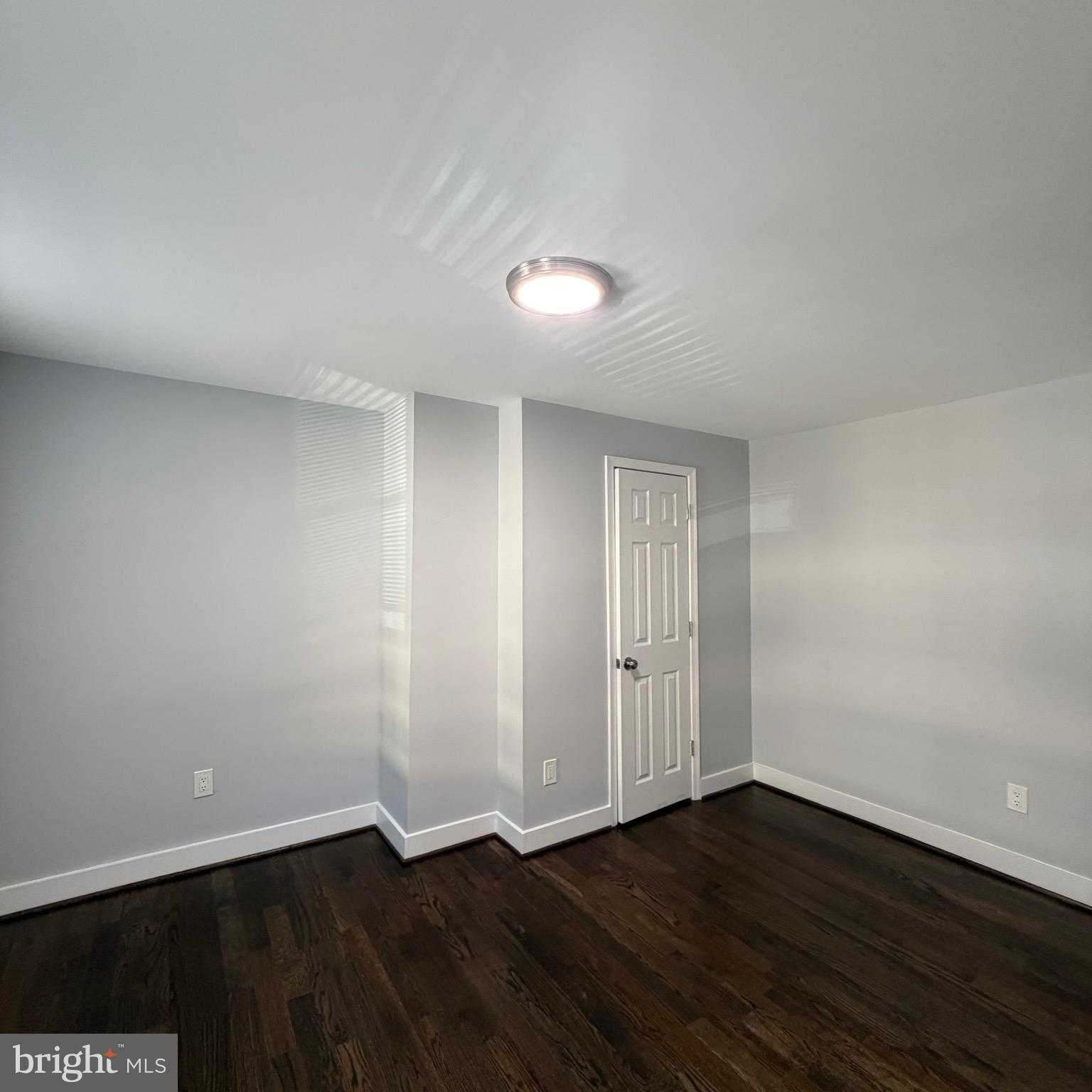 115 E Monmouth St photo 13