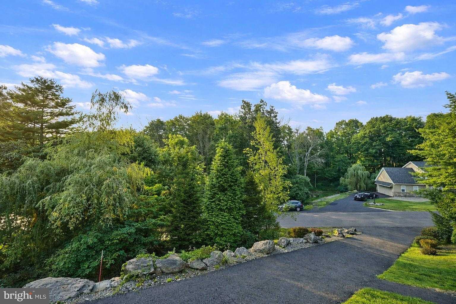 316 Reagan Dr photo 12