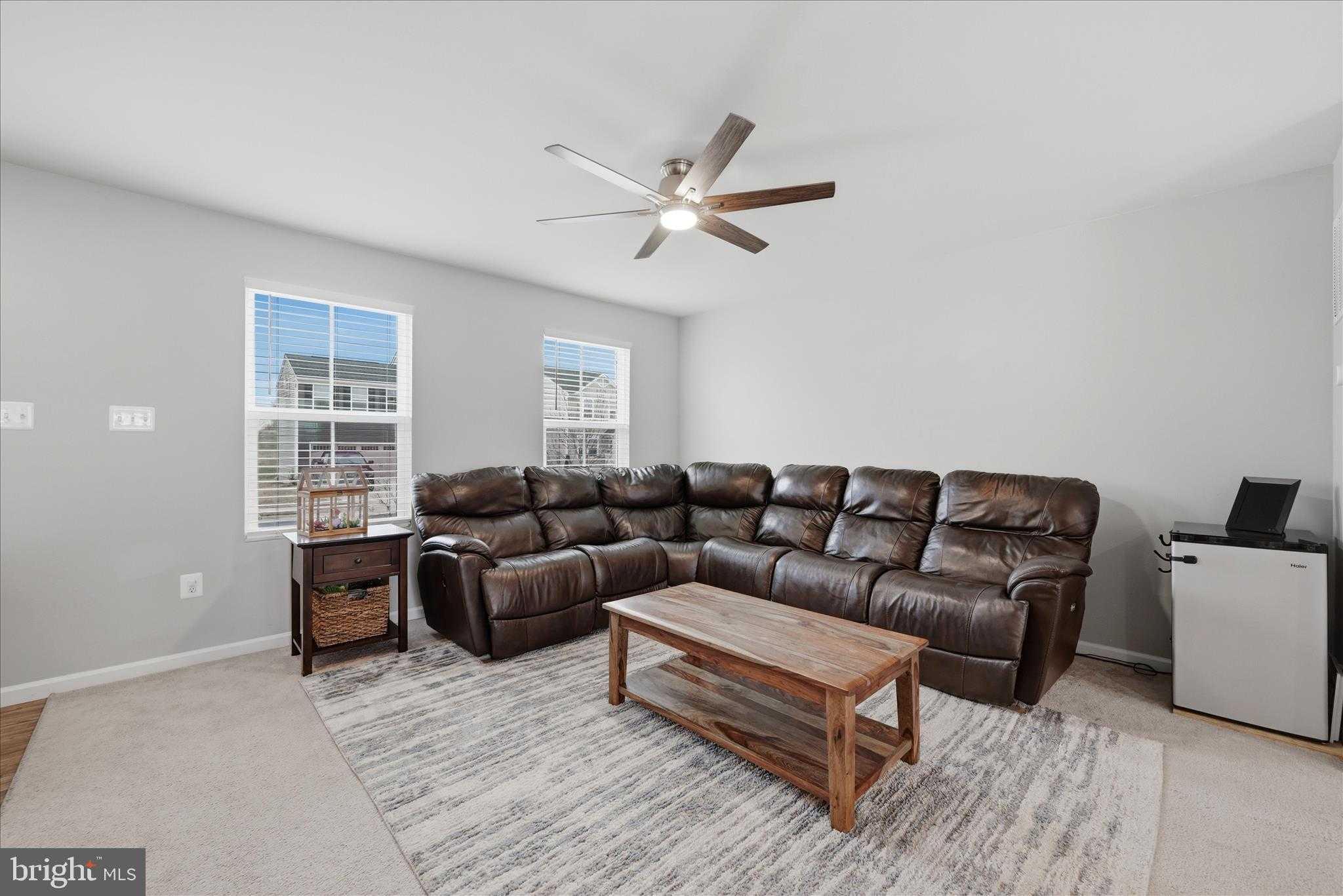 471 Coville St photo 11